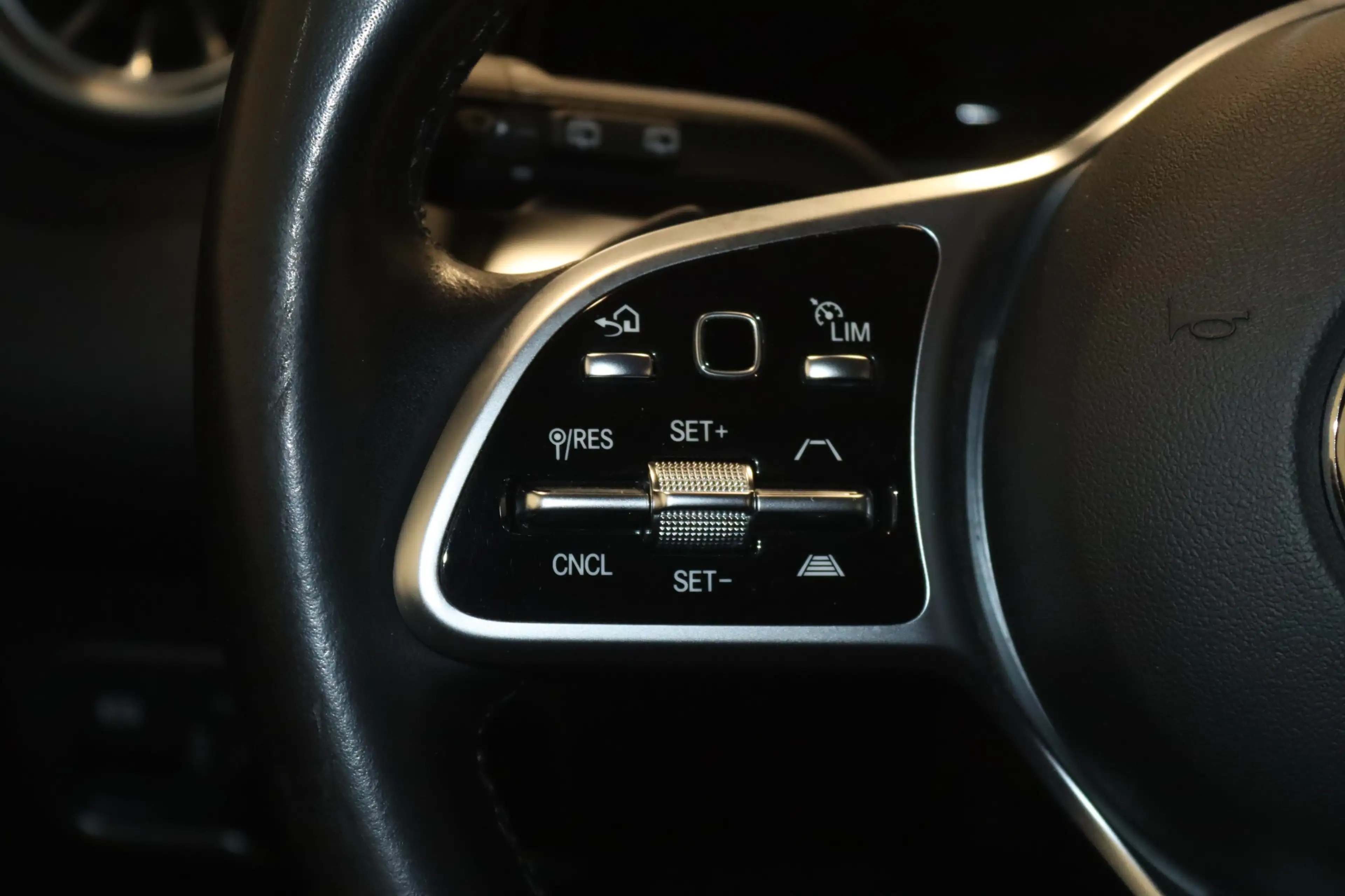 Mercedes-Benz GLB 200 Progressive Night 7Si.-NAV-KAM-LED-SHZ- — photo 15
