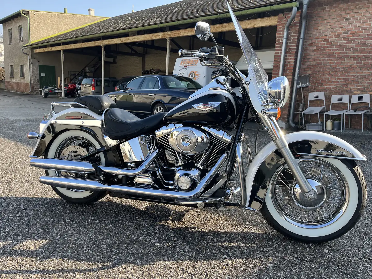 Harley-Davidson Deluxe Softail Weiß - 1