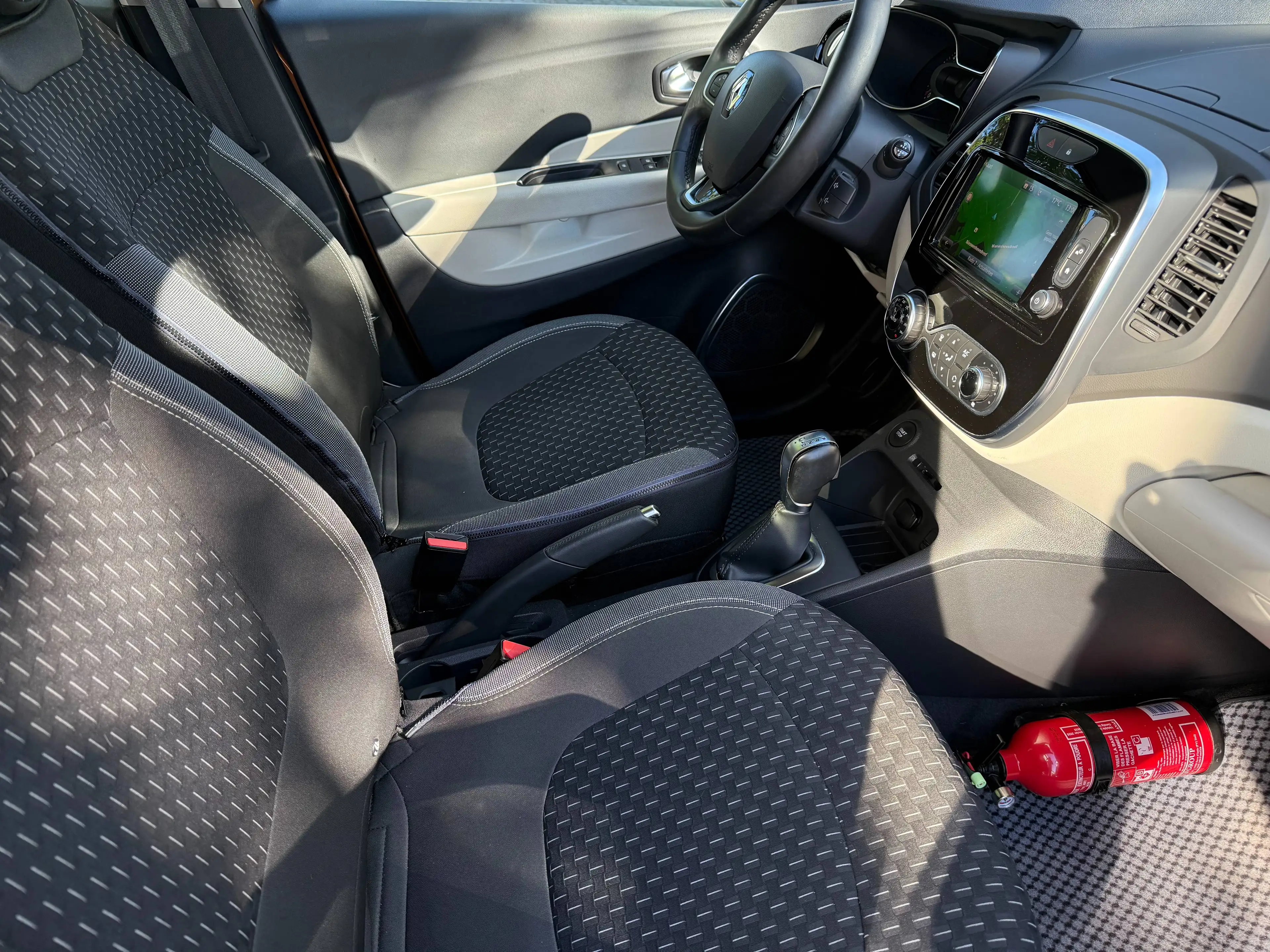 Renault Captur Captur 1.33 TCe Intens EDC GPF (EU6c) — photo 8