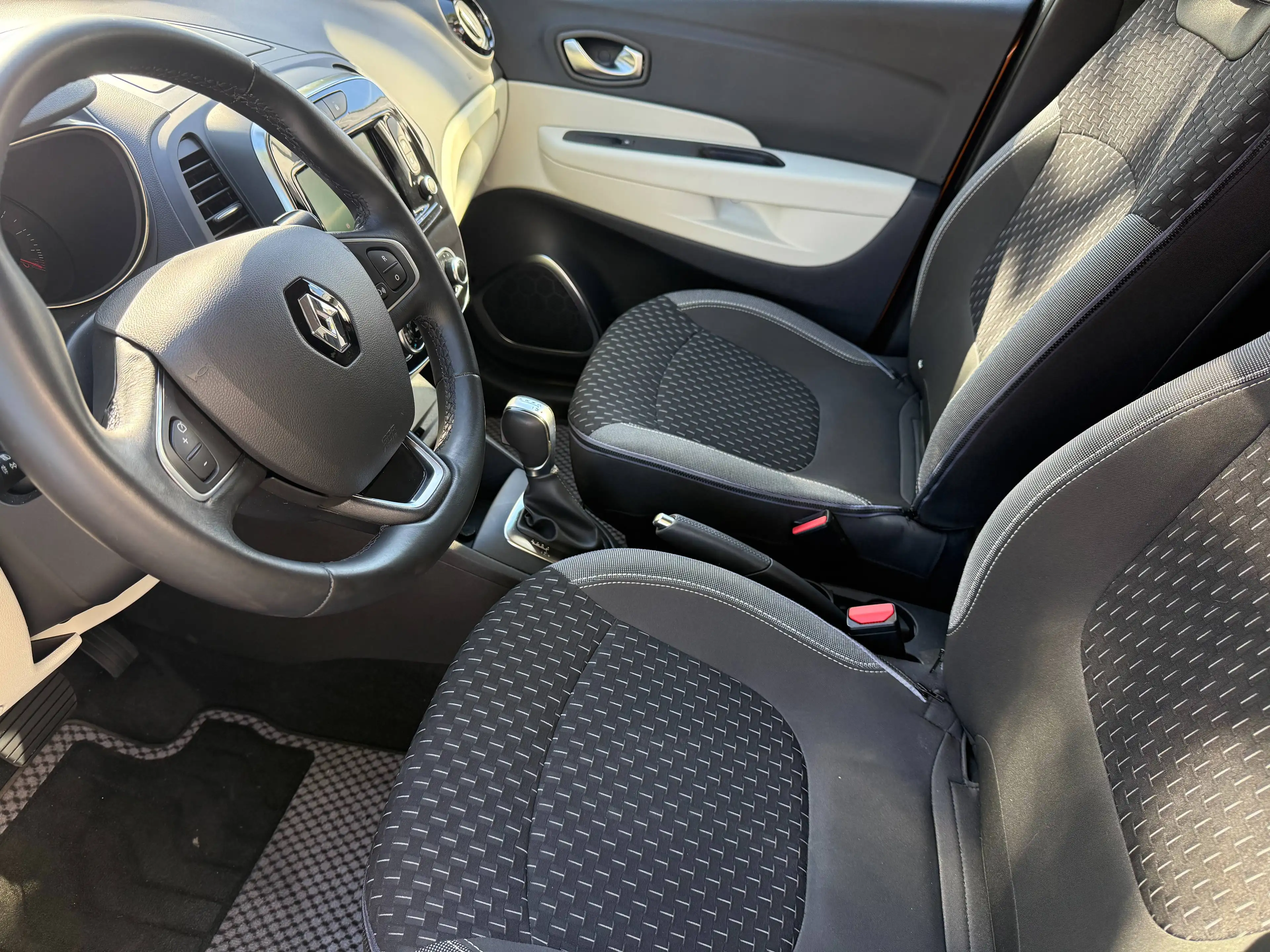 Renault Captur Captur 1.33 TCe Intens EDC GPF (EU6c) — photo 6