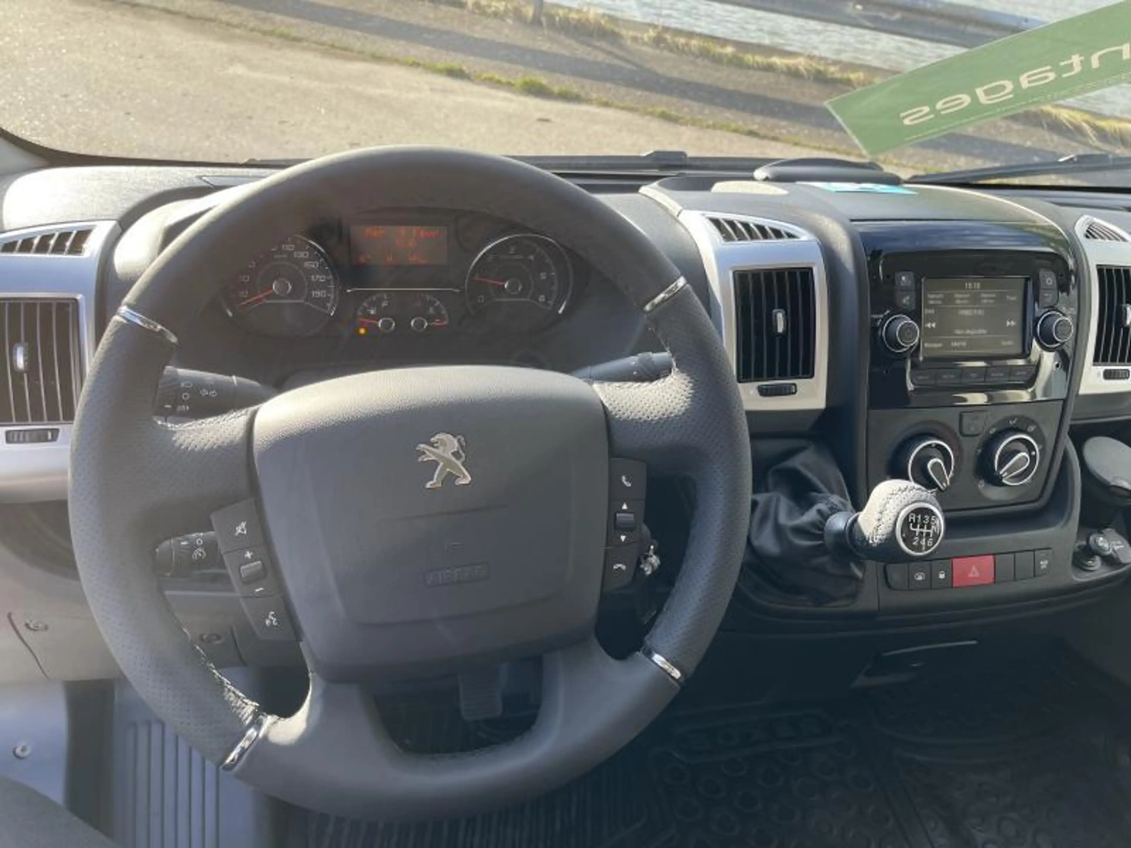 Peugeot Boxer Premium L2H2 — photo 5