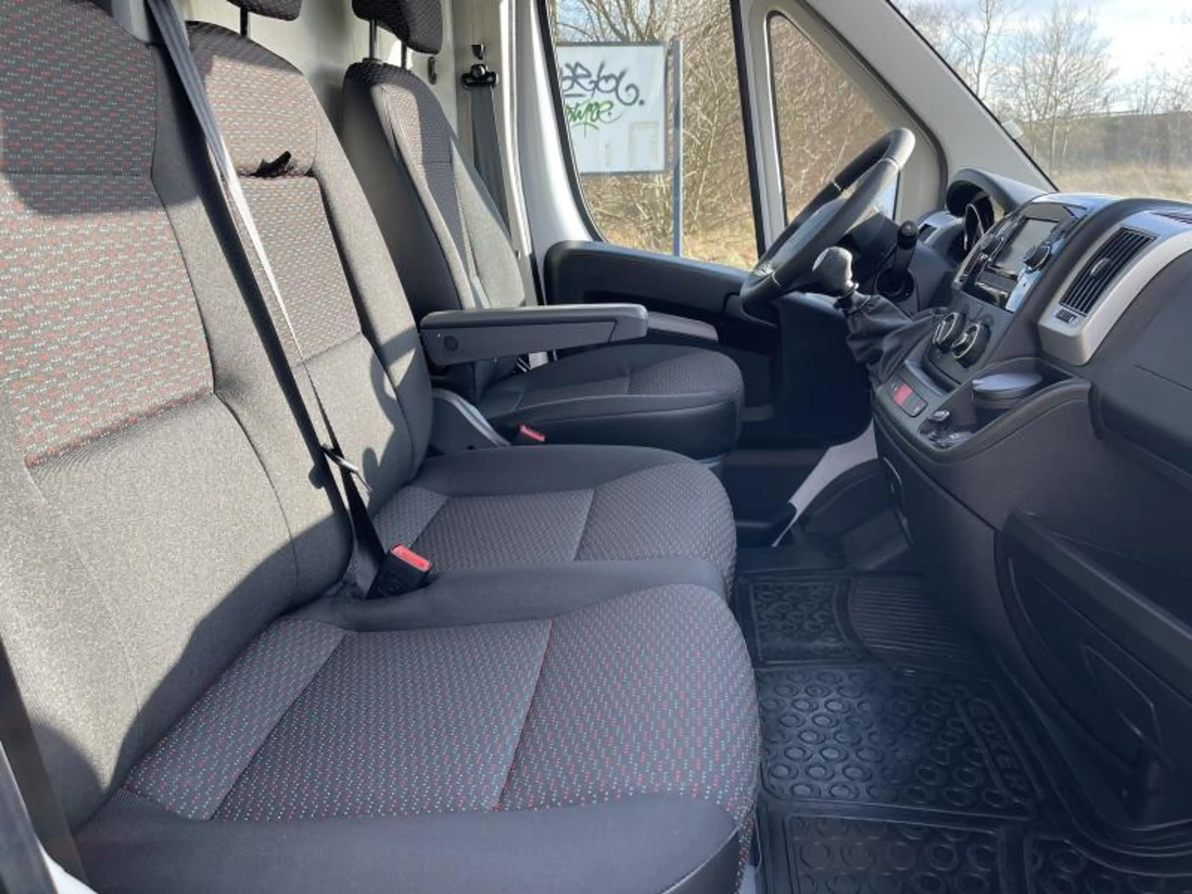 Peugeot Boxer Premium L2H2 — photo 12