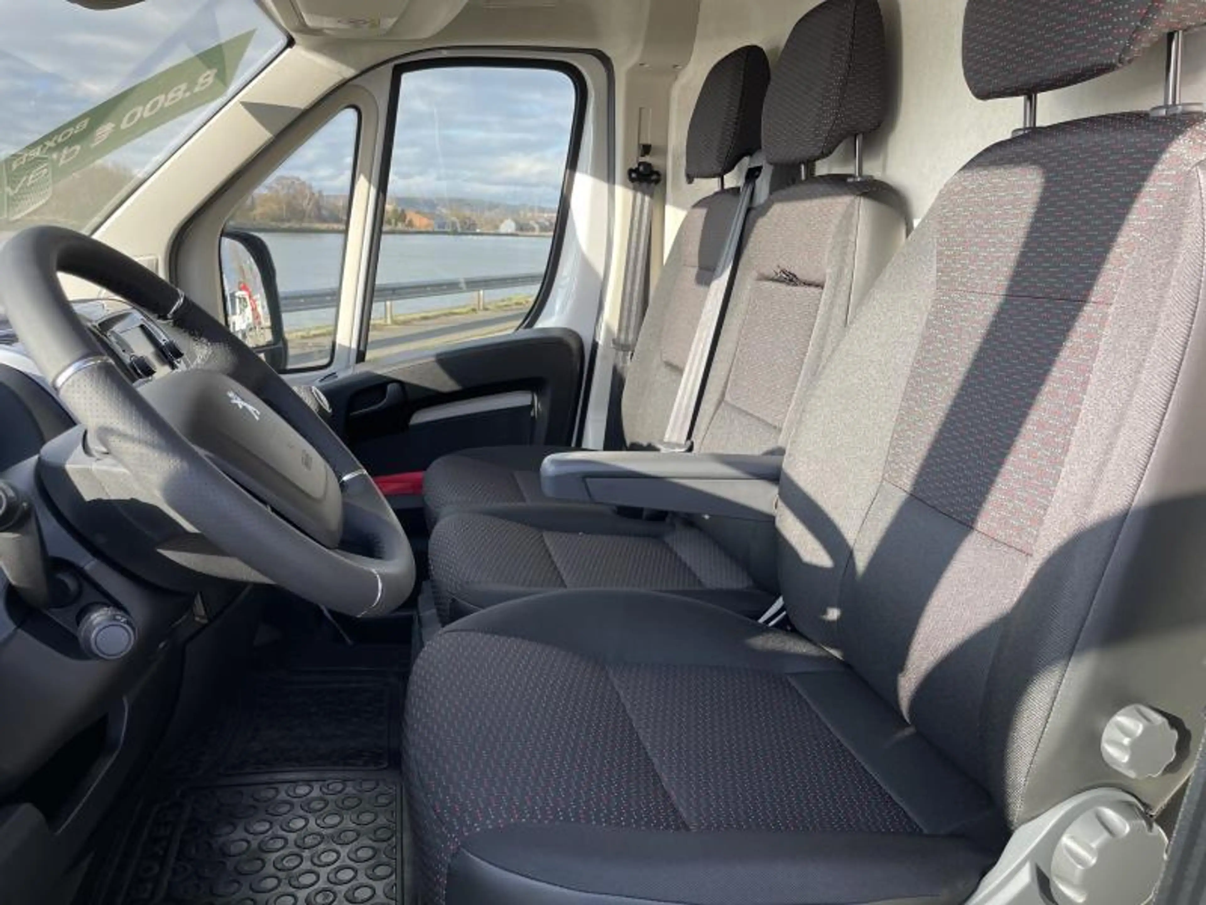 Peugeot Boxer Premium L2H2 — photo 13