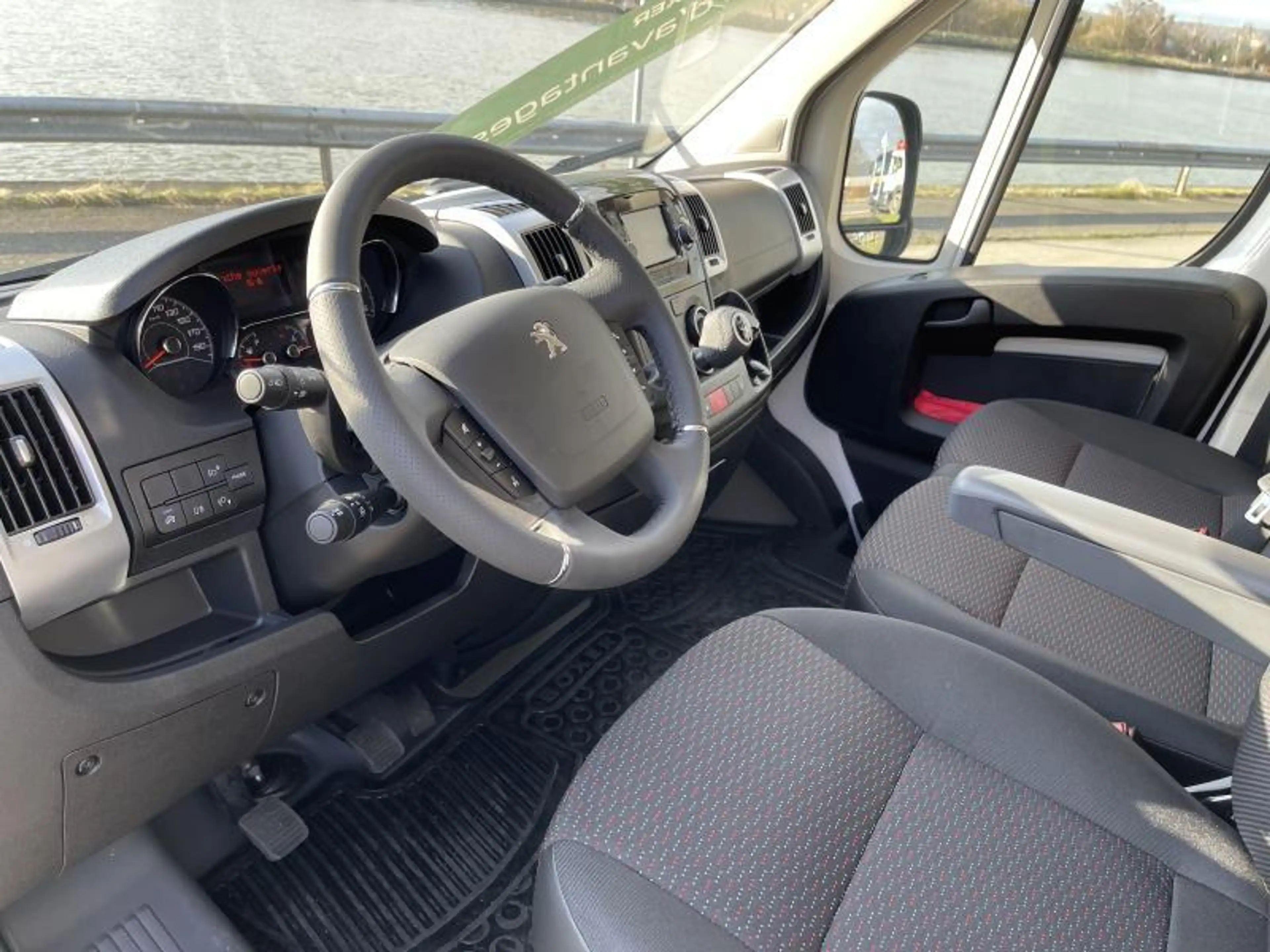 Peugeot Boxer Premium L2H2 — photo 11