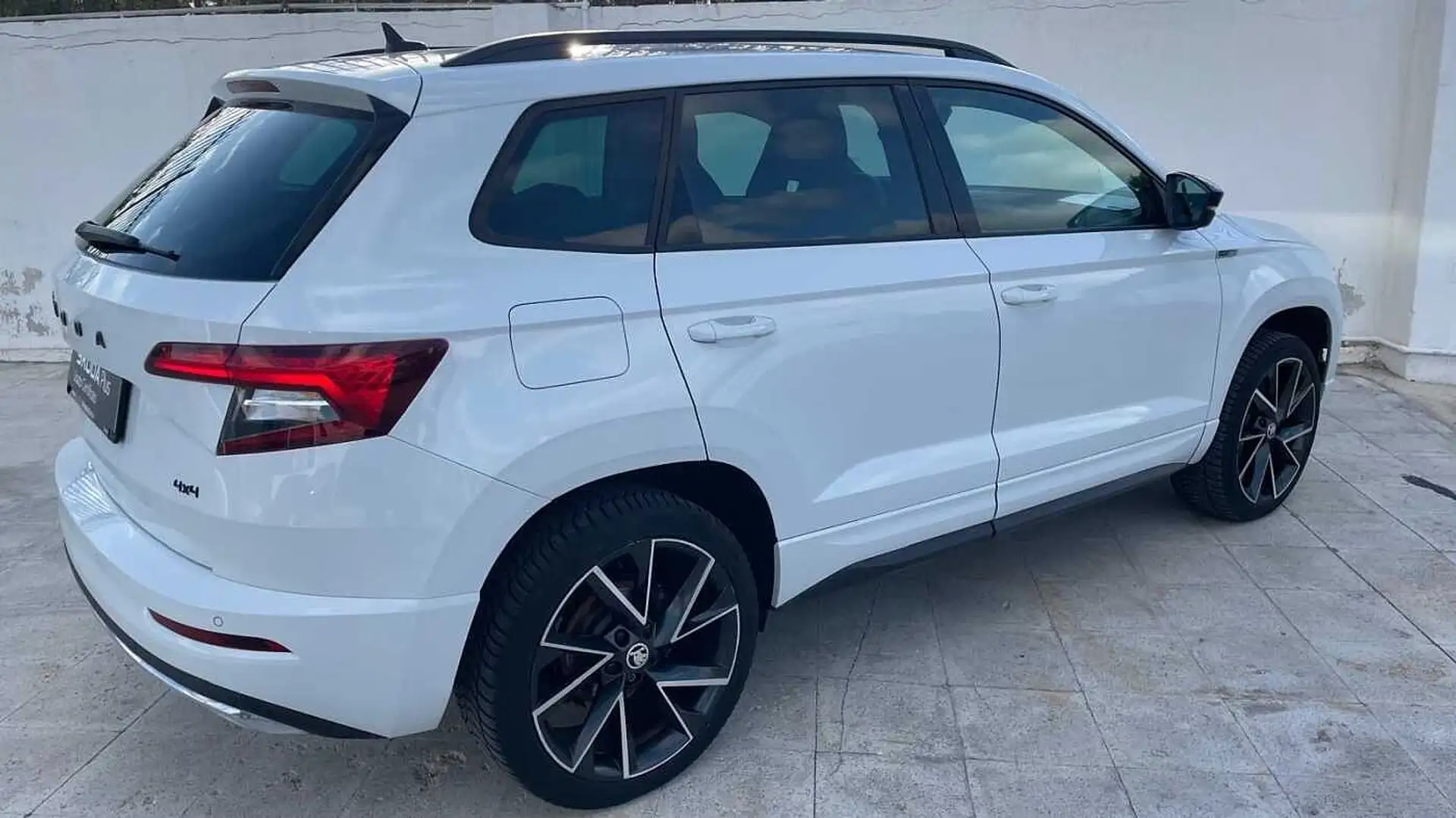 Skoda Karoq 2.0 TDI SCR 4x4 DSG SportLine Bianco - 2