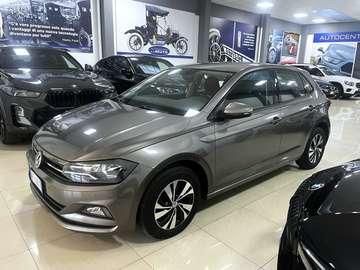 Polo VI 2017 5p 1.6 tdi Comfortline 95cv dsg