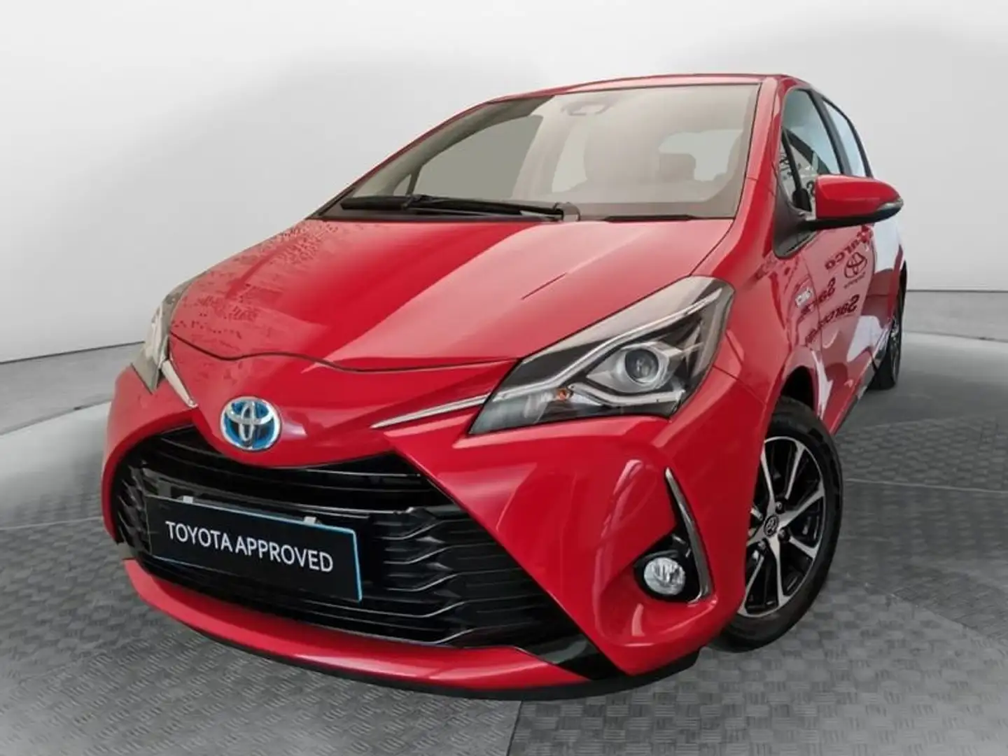 Toyota Yaris 1.5 Hybrid 5 porte Active Rosso - 1