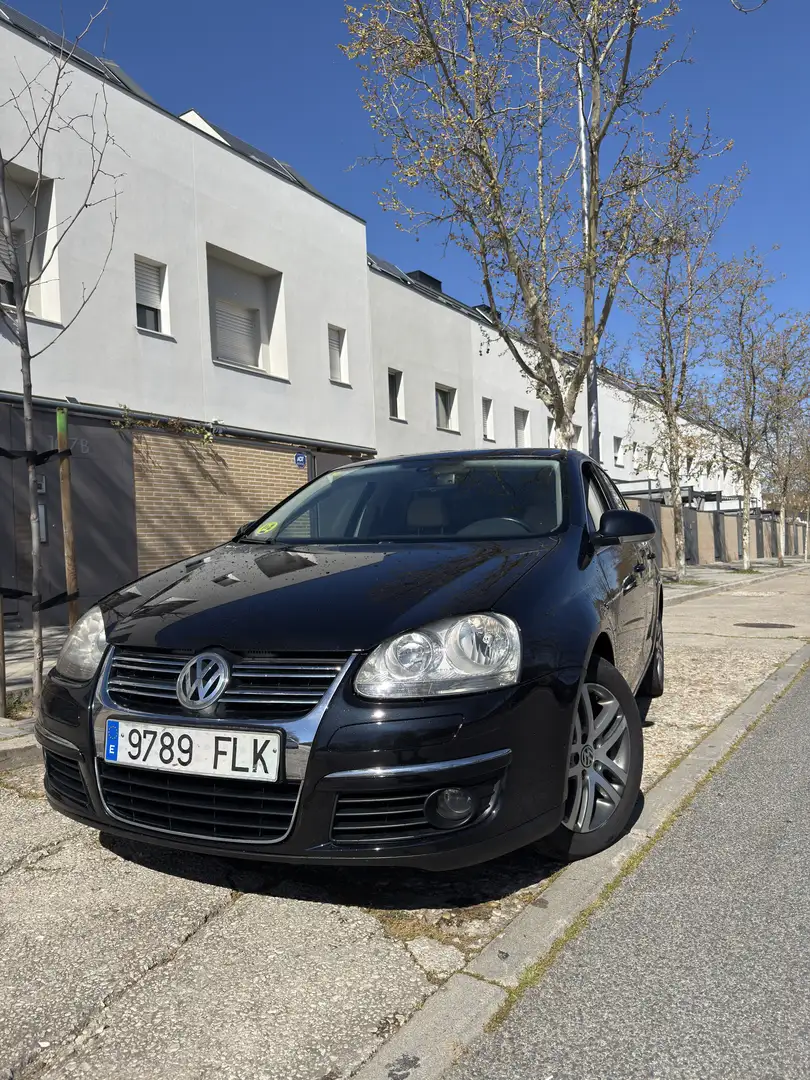Volkswagen Jetta 1.9TDI Advance DSG - 2