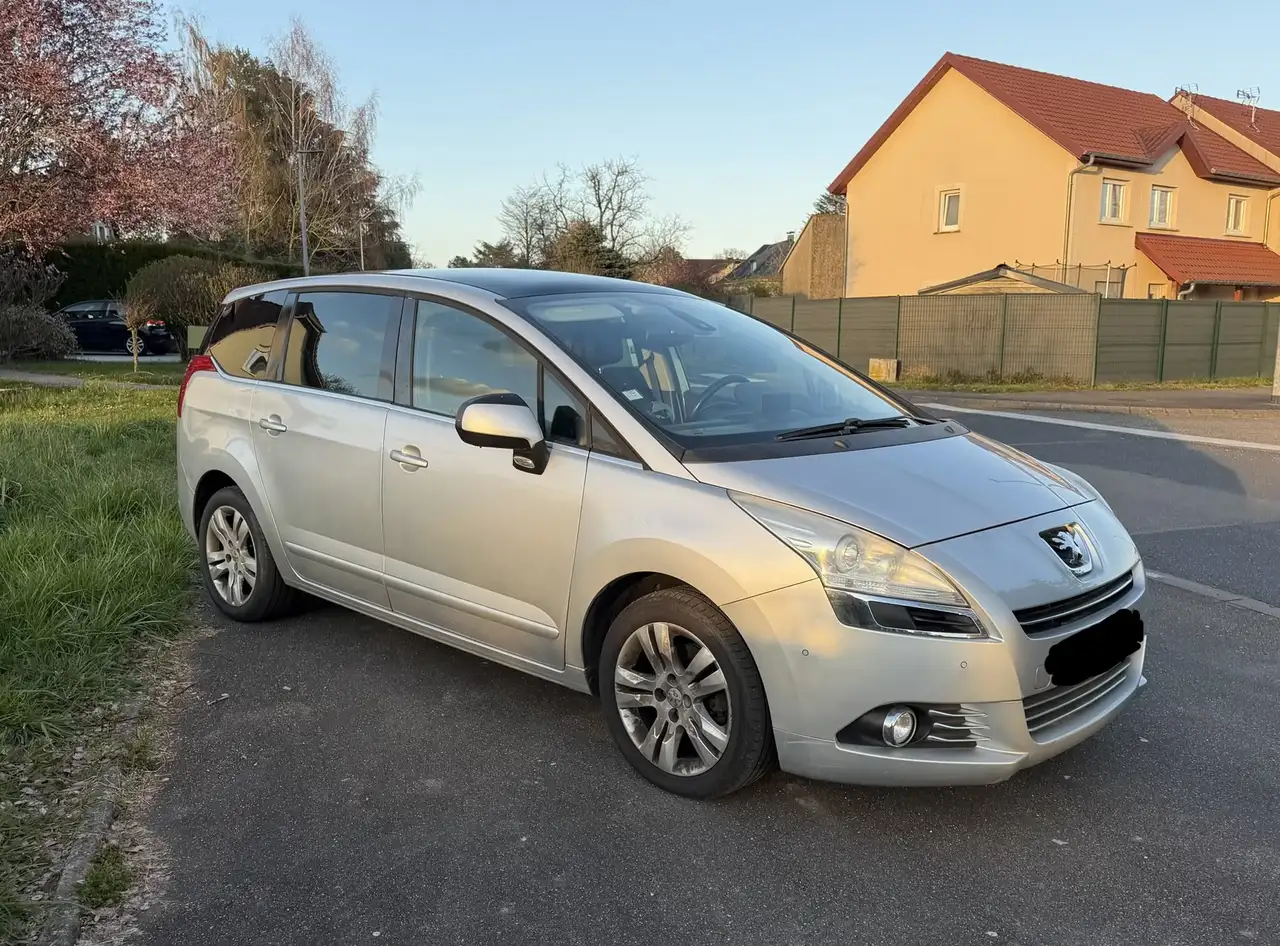 Peugeot 5008 2.0 HDi 150ch FAP BVM6 Allure 7pl