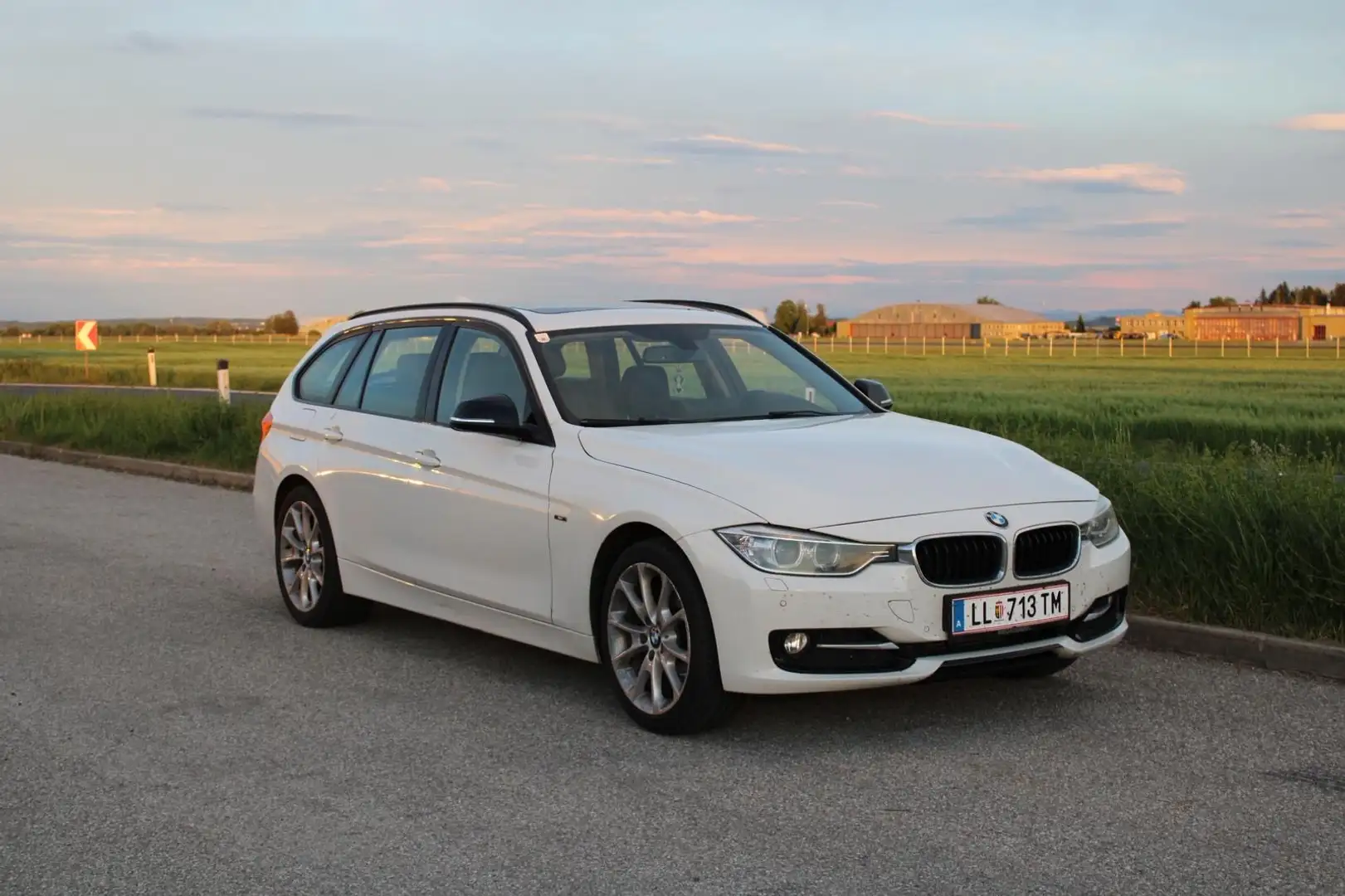 BMW 318 318d Touring Blue Performance Sport Line - 1
