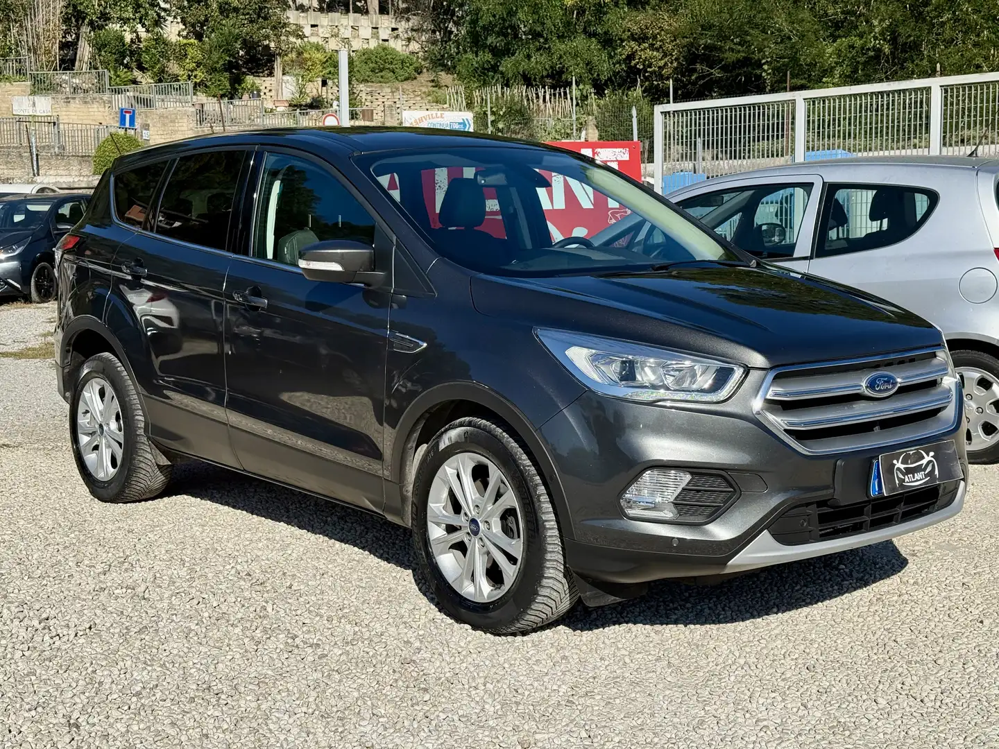 Ford Kuga 1.5 TDCI 120 CV SeS 2WD Powershift Edition Gris - 1