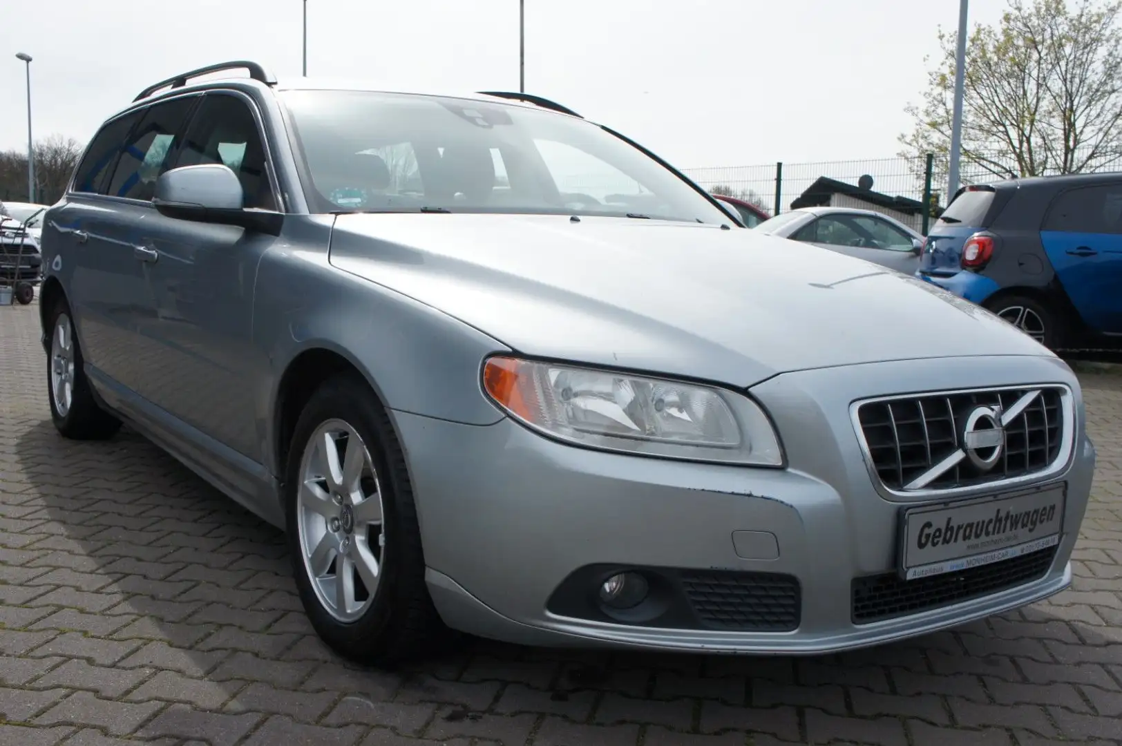 Volvo V70 Kombi Kinetic Plateado - 2