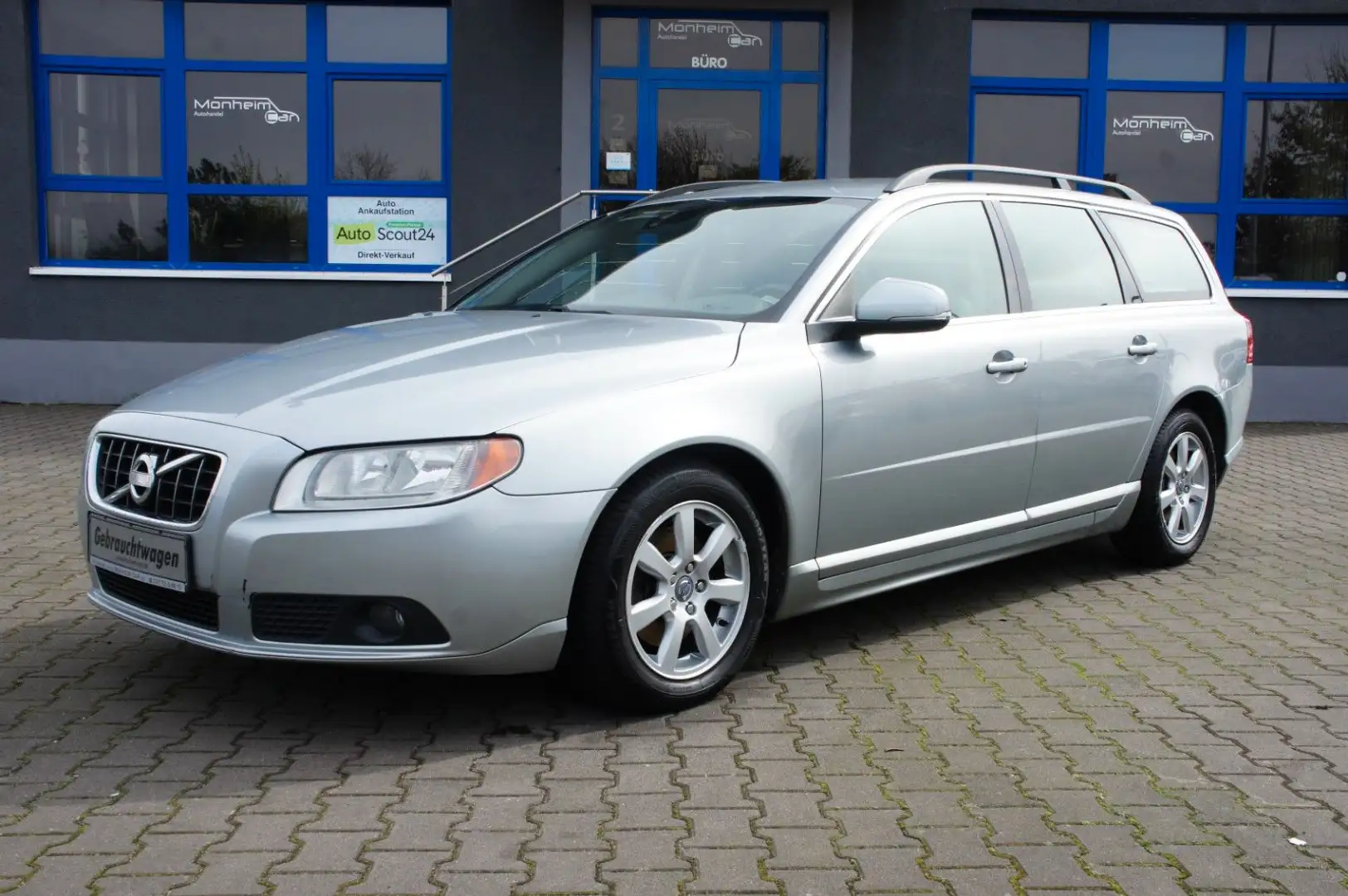 Volvo V70 Kombi Kinetic Plateado - 1