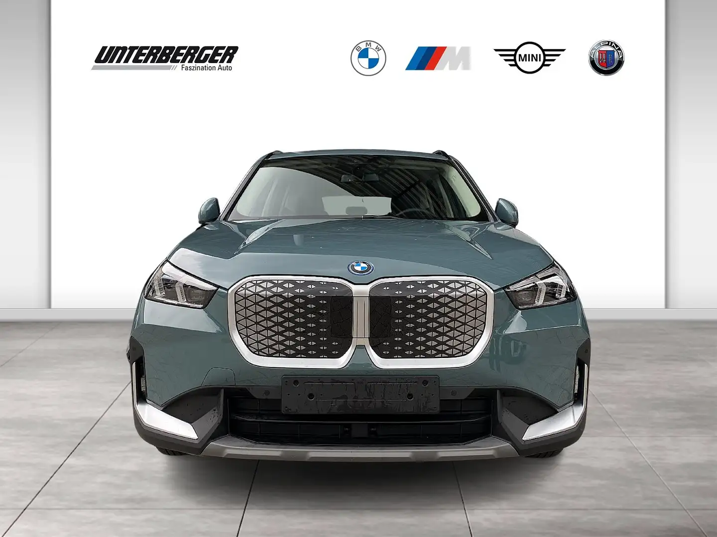 BMW iX1 eDrive20 BEV Sitzhzg. Navi. Tempomat LED Lenkradhz Grün - 2