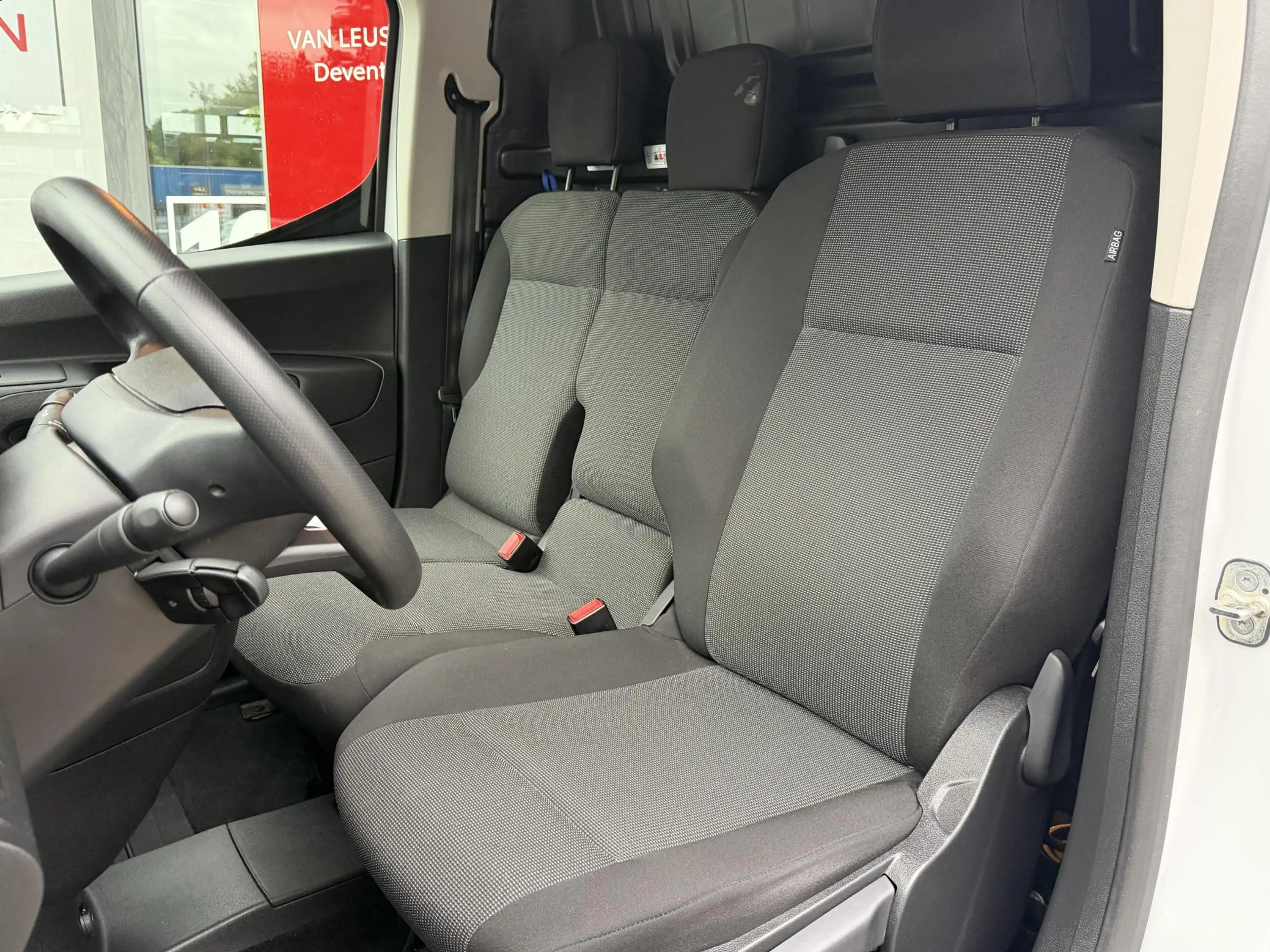 Toyota Proace City 1.5 D-4D COOL L2 3-PERS AIRCO CRUISE BETIMMERD P-S — photo 17