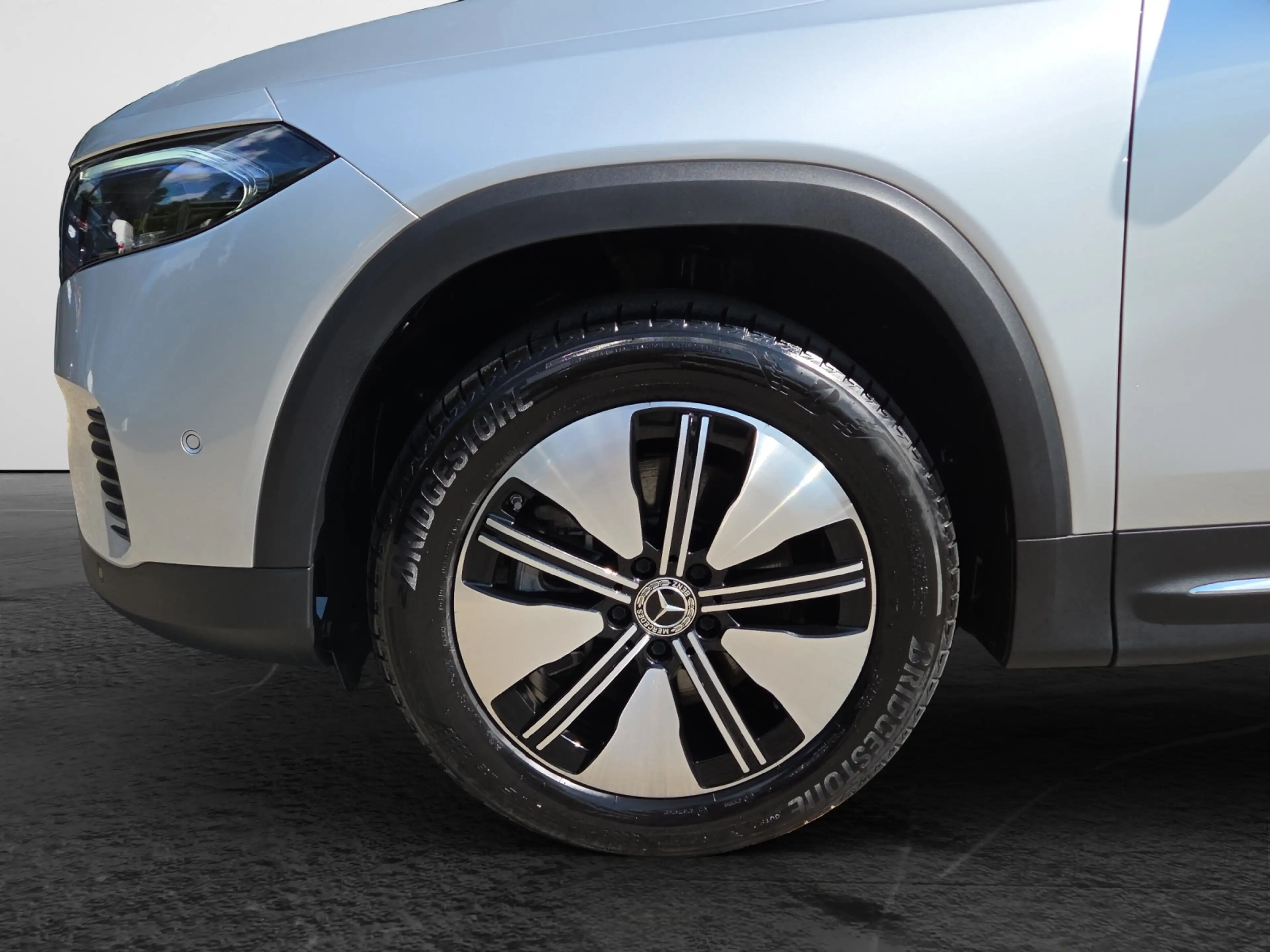 Mercedes-Benz EQB 250 Progressive — photo 5