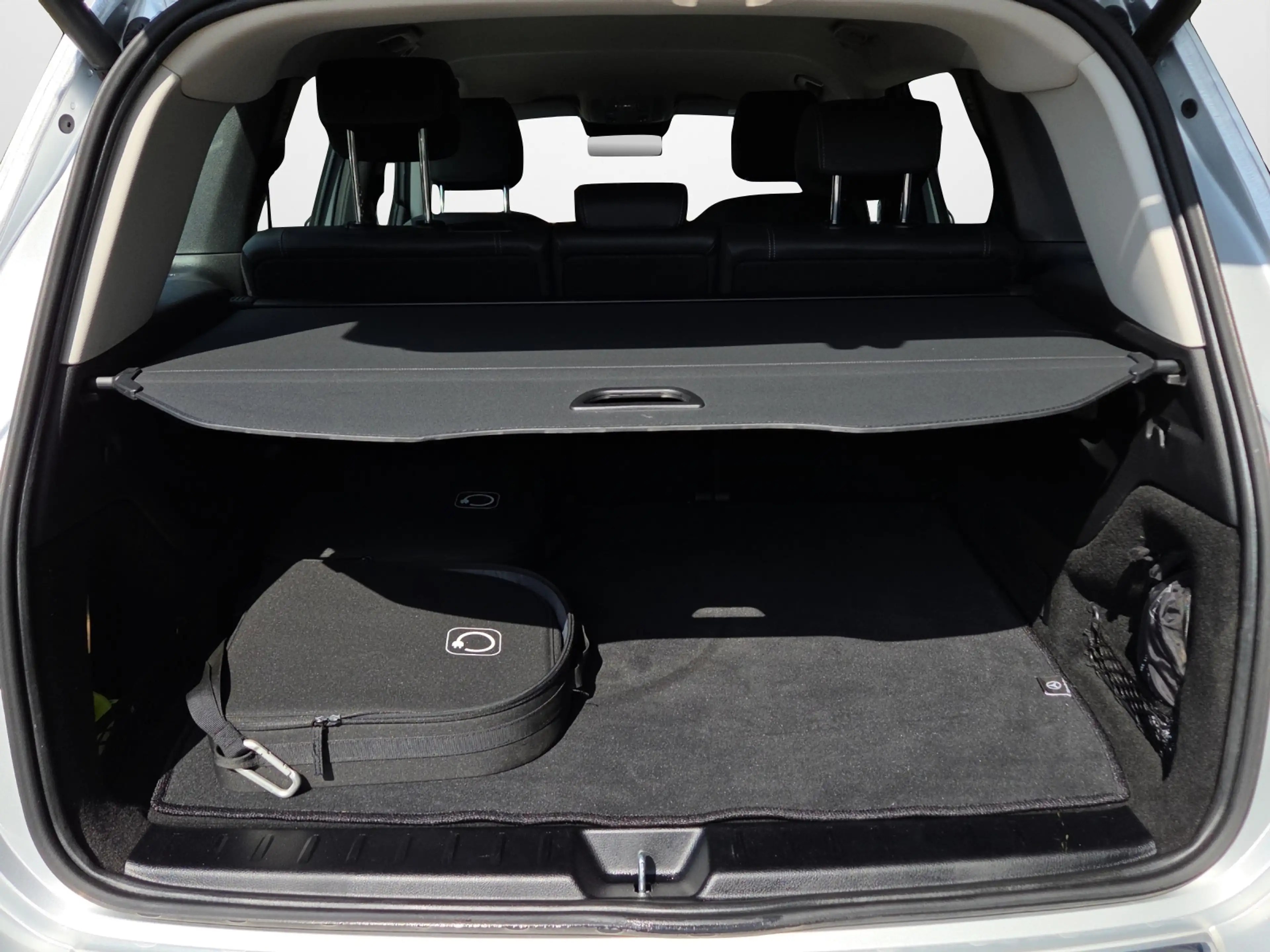 Mercedes-Benz EQB 250 Progressive — photo 12