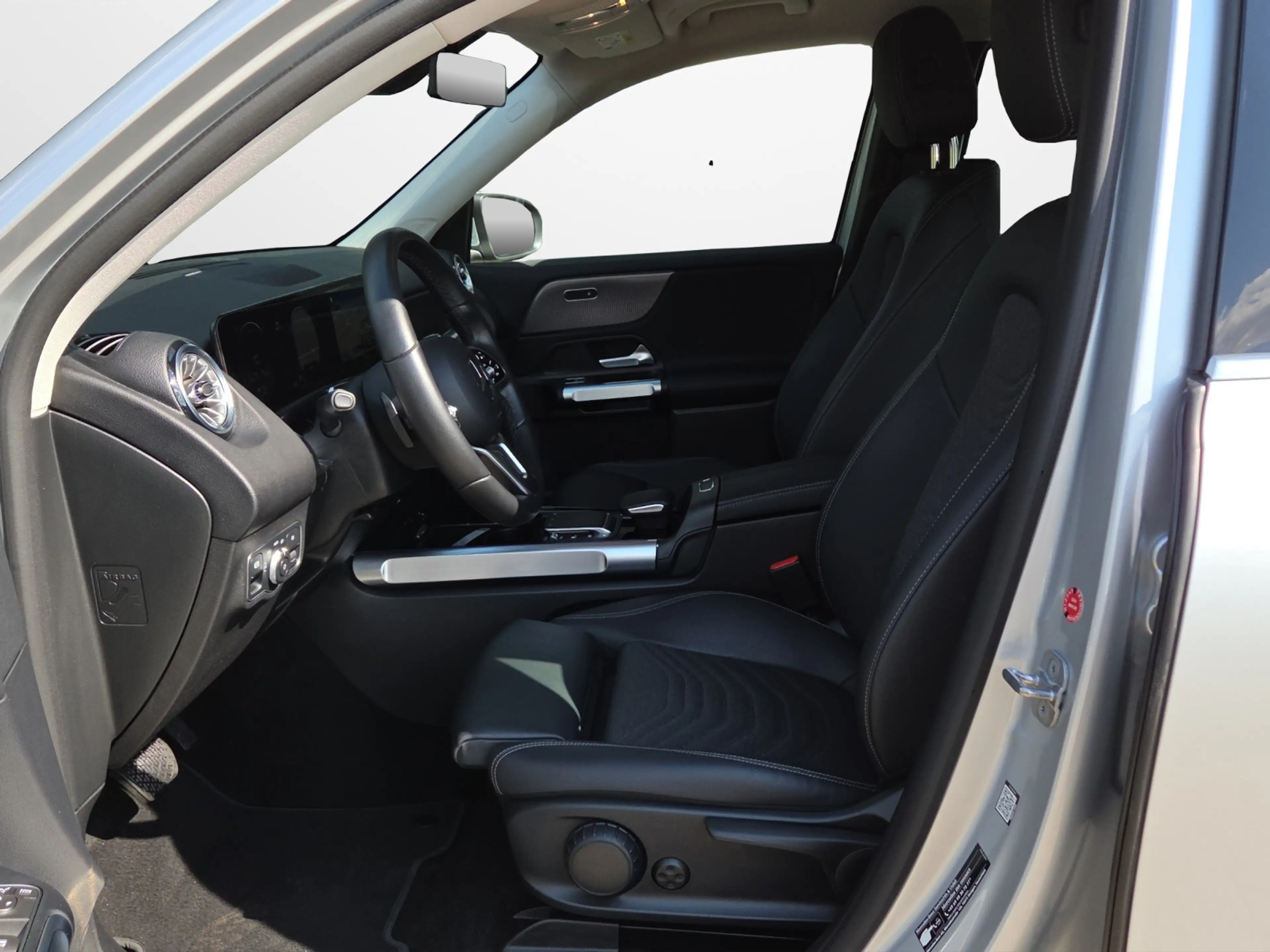 Mercedes-Benz EQB 250 Progressive — photo 7