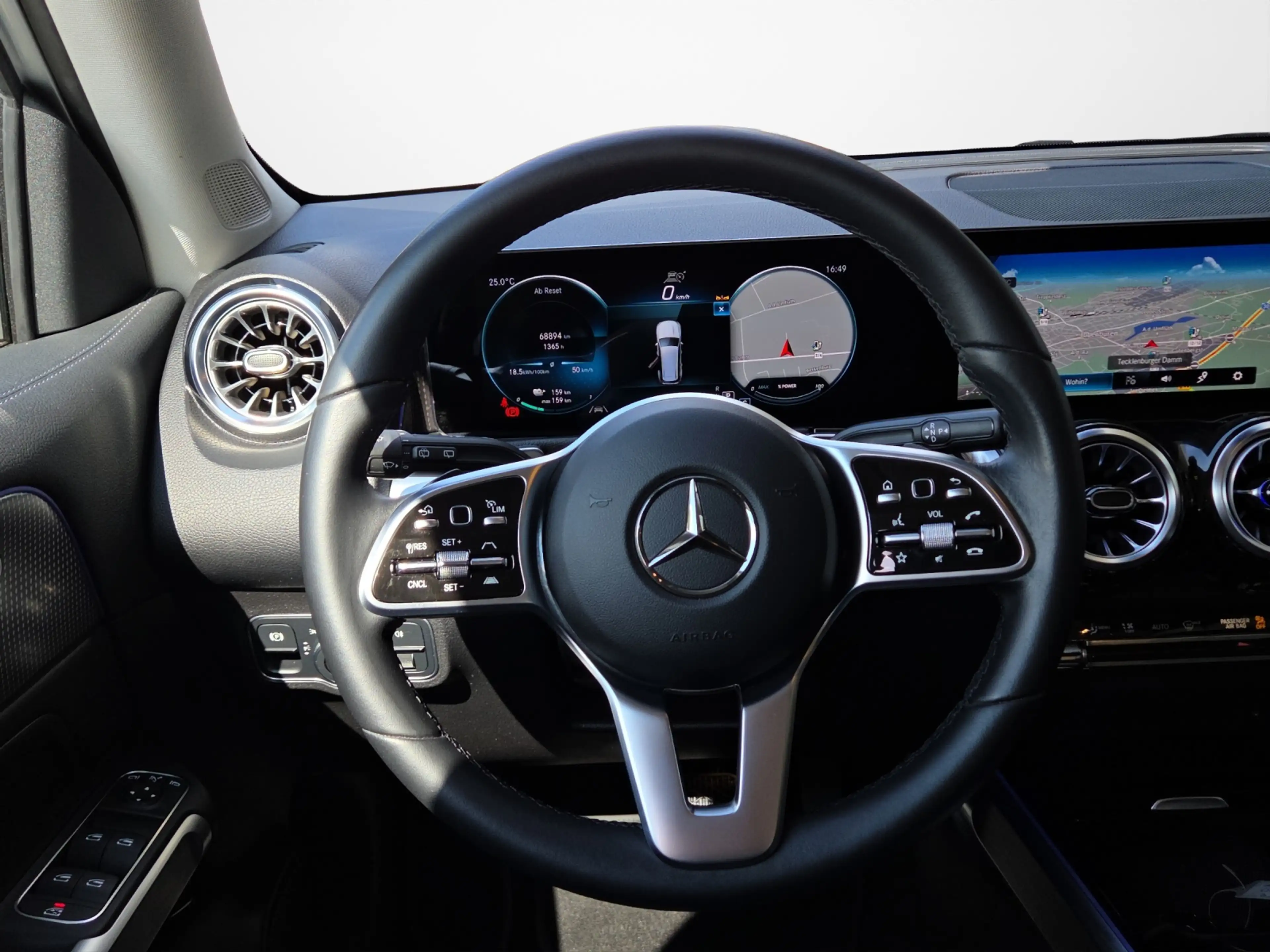 Mercedes-Benz EQB 250 Progressive — photo 9