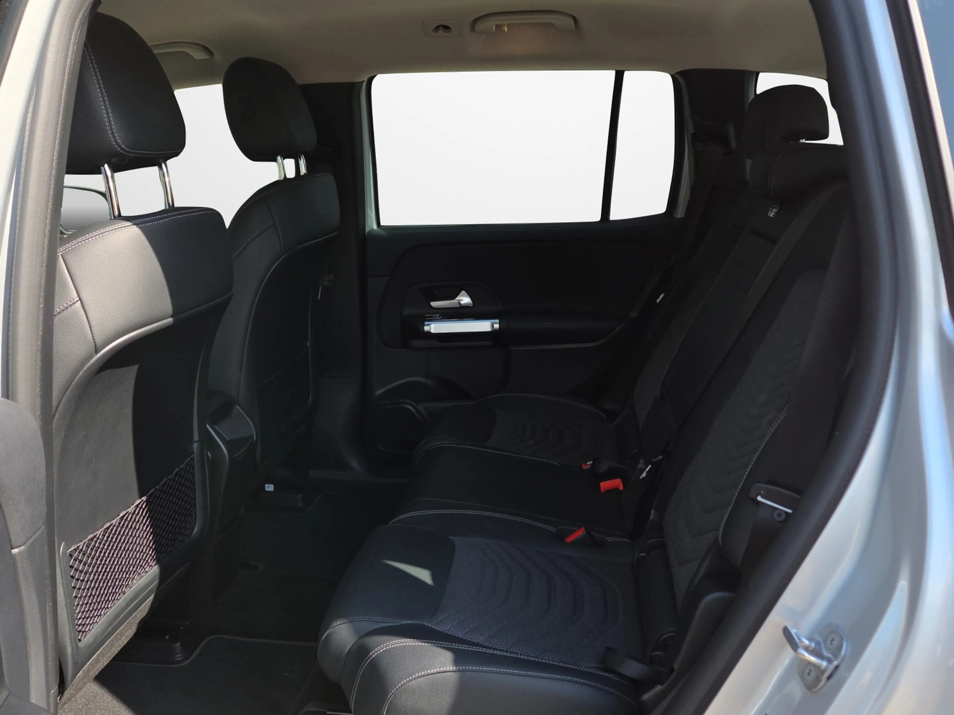 Mercedes-Benz EQB 250 Progressive — photo 11