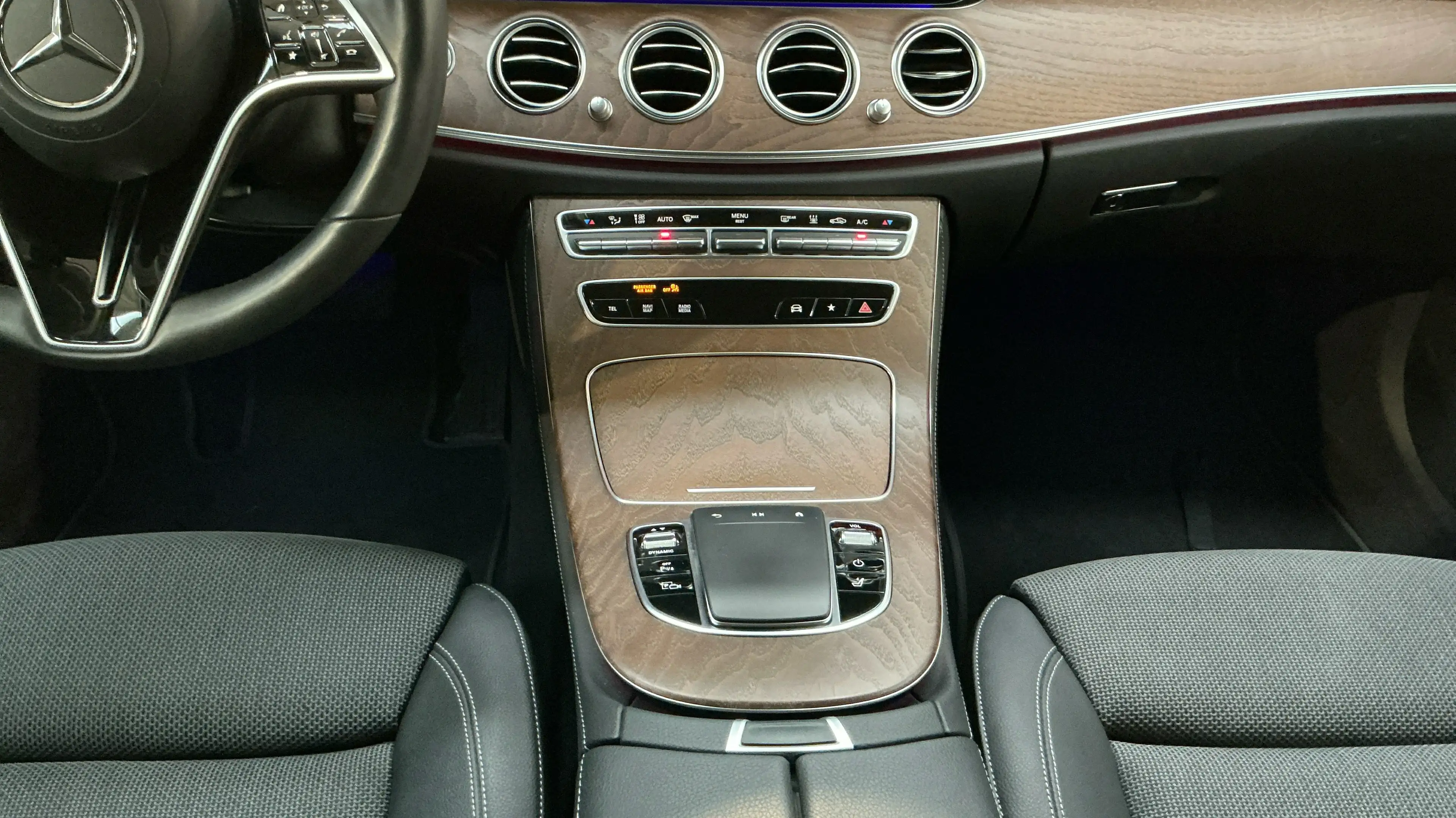 Mercedes-Benz E 300 E 300 NAVI KLIMAAUT LED RADIO TEMPO MFL SHZ VC PDC KAMERA ACC — photo 10