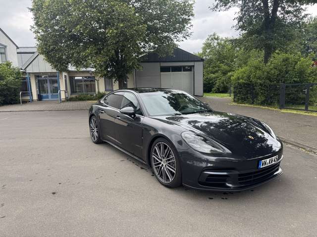 Porsche Panamera 4