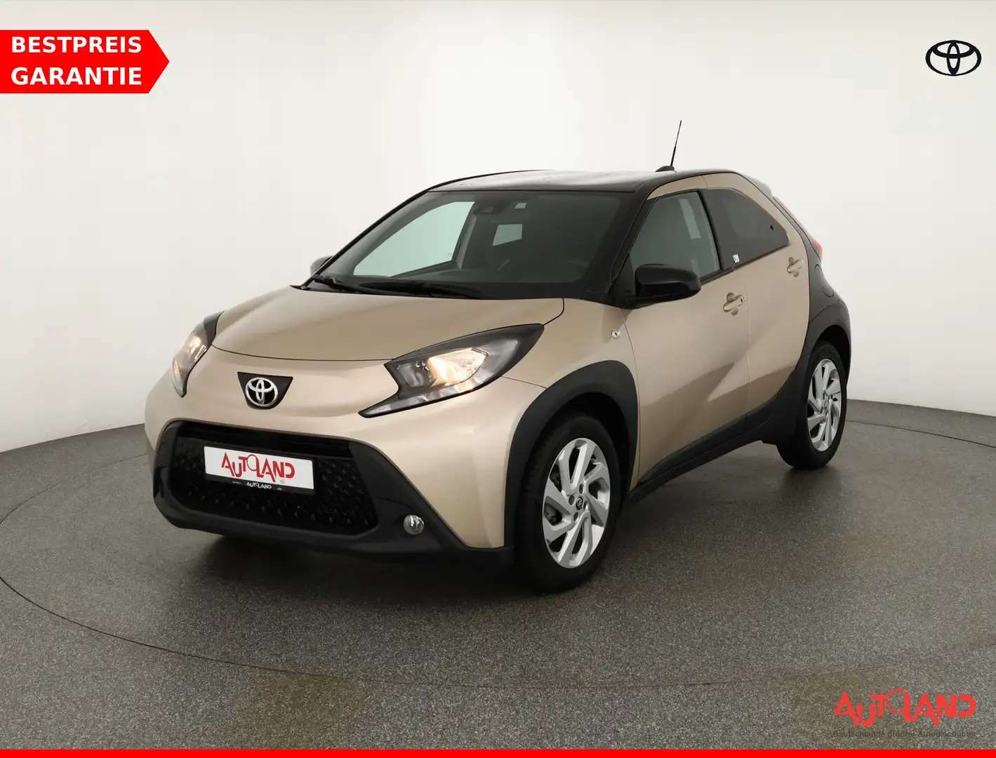 Toyota Aygo X 1.0 VVT-i Auto. Pulse ACC Sitzheizung DAB Beige - 1