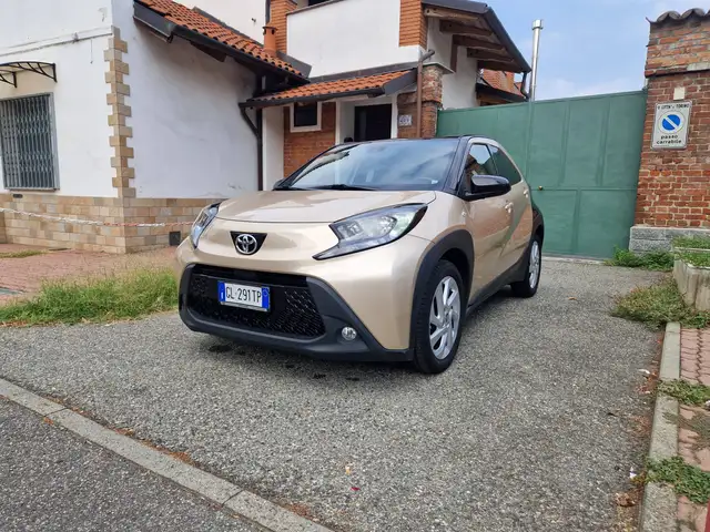 Toyota Aygo X 1.0 72CV "39.700 km" AUTOMATICA, Carplay, Telecamera, ADAS