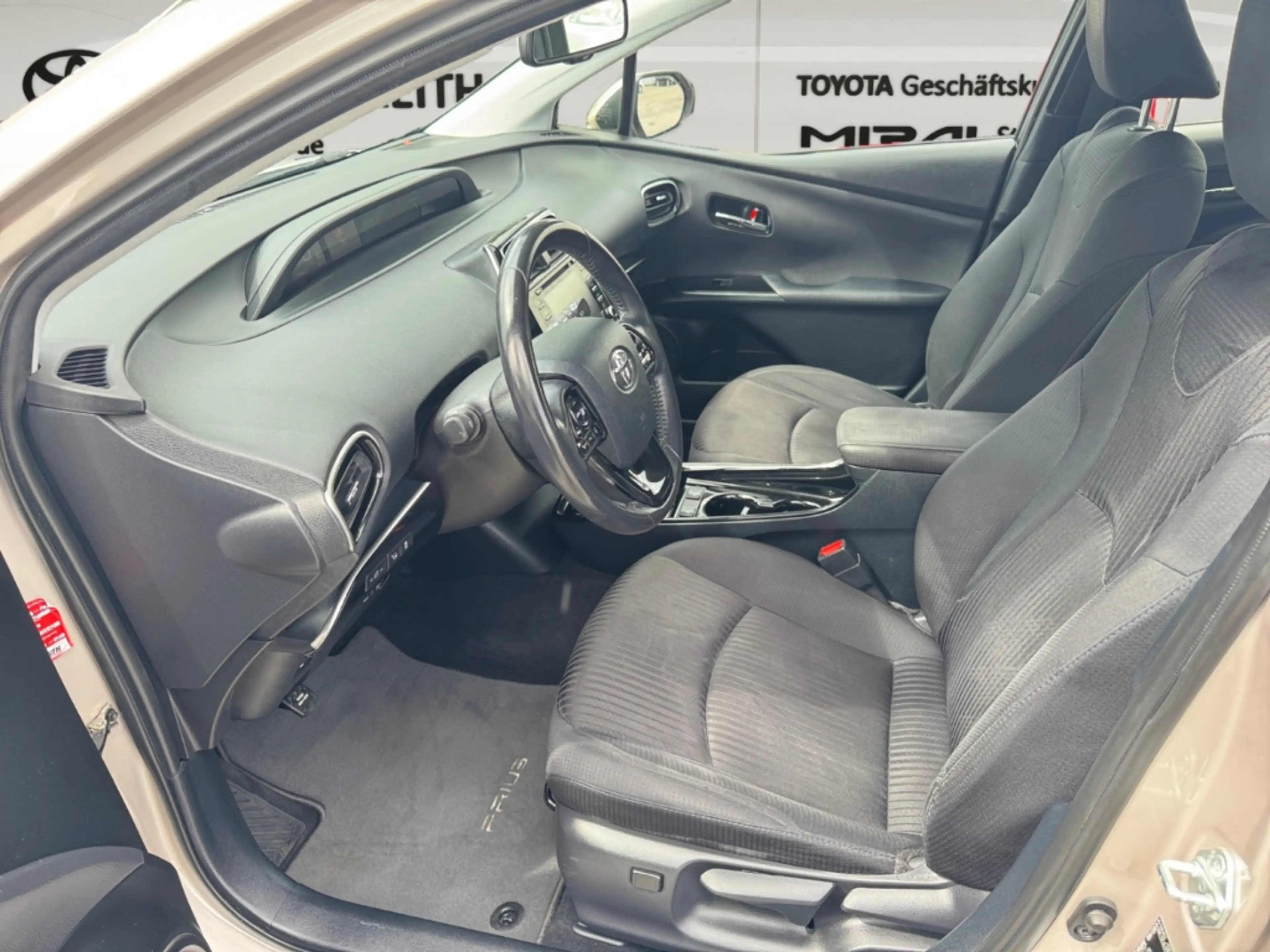 Toyota Prius Comfort HUD LED Mehrzonenklima DAB SHZ Keyless Ent — photo 15