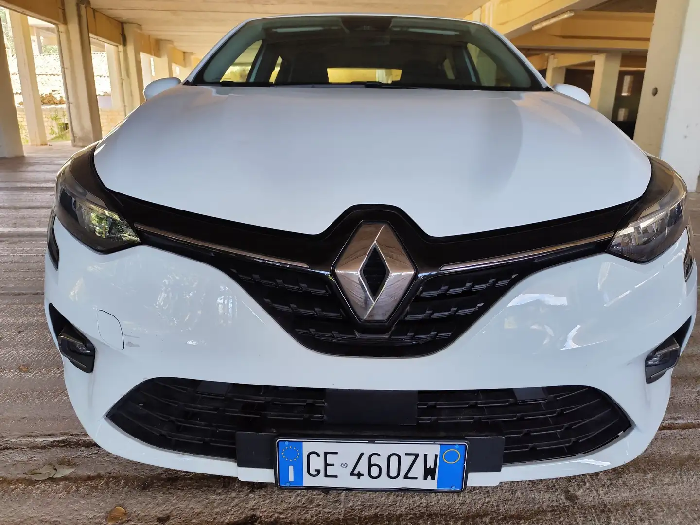 Renault Clio 1.6 E-Tech hybrid Initiale Paris 140cv auto - 1