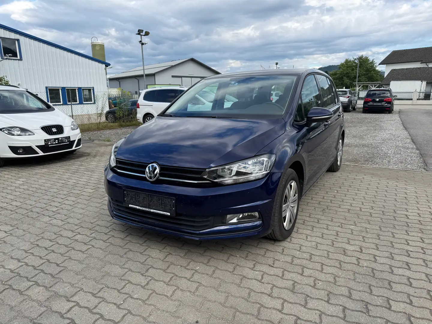 Volkswagen Touran Trendline 1,6 SCR TDI Blau - 1