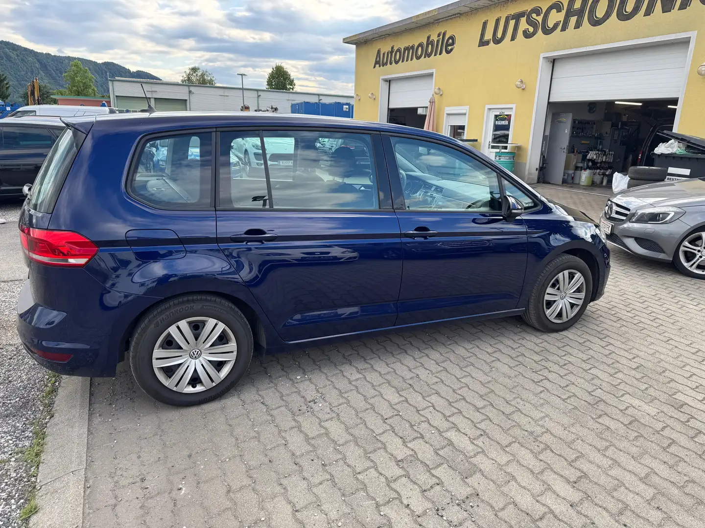 Volkswagen Touran Trendline 1,6 SCR TDI Blau - 2