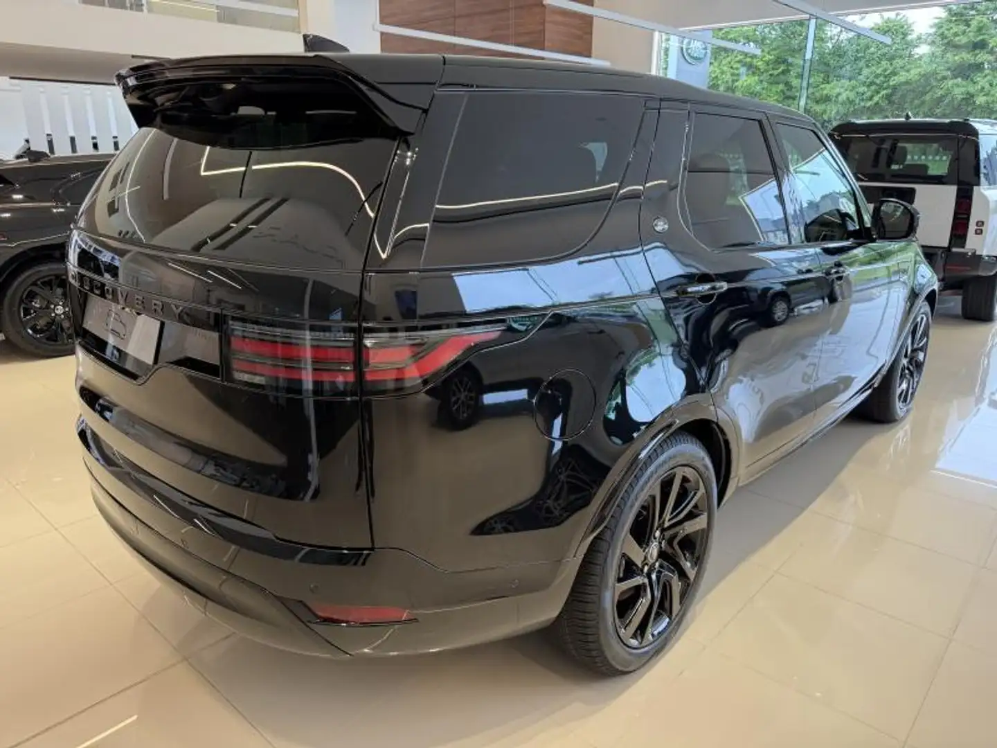 Land Rover Discovery D350 Dynamic SE Nero - 2