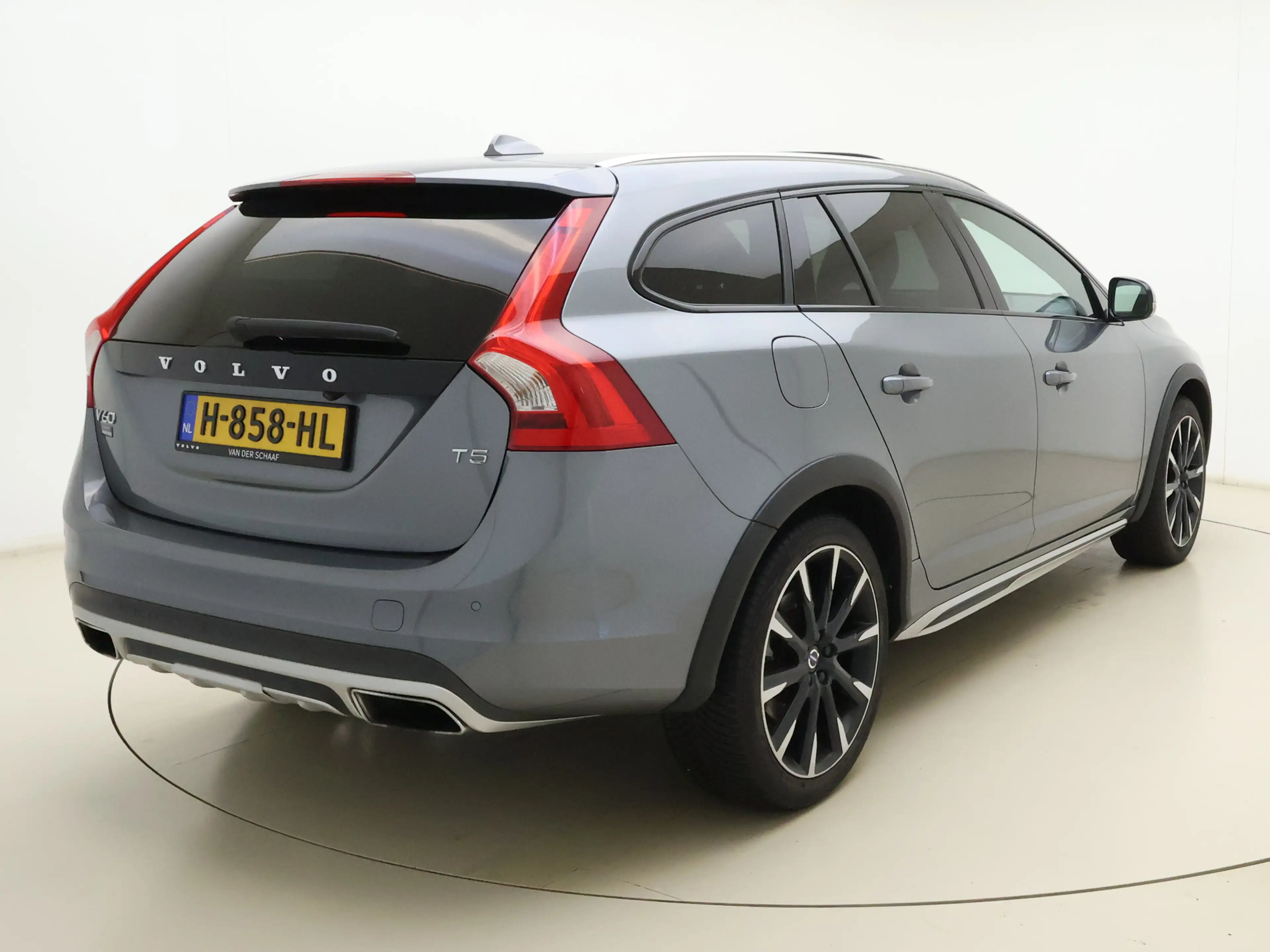 Volvo V60 Cross Country T5 Summum | Trekhaak | Blis | Keyless Entry | Prem — photo 9