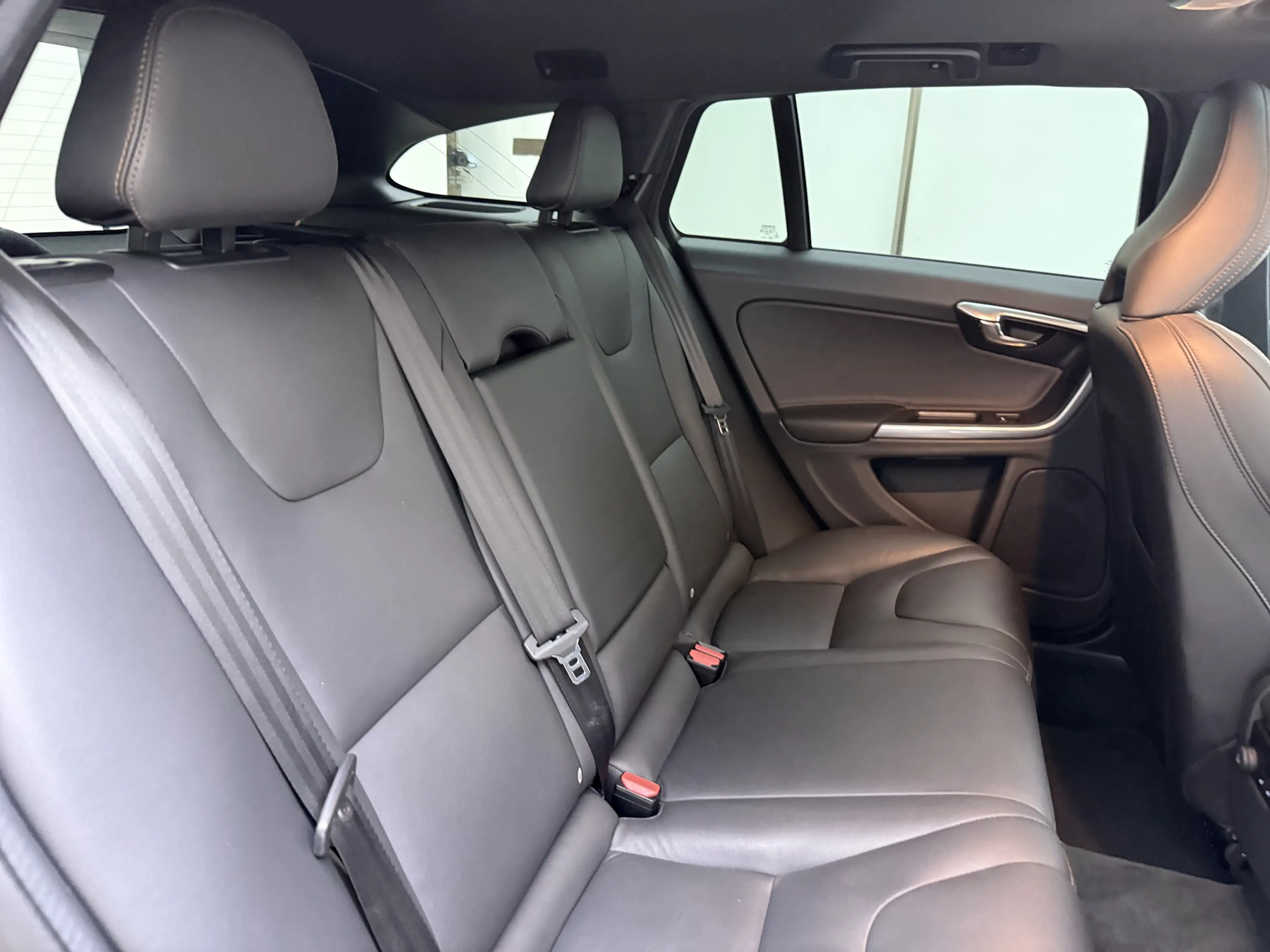 Volvo V60 Cross Country T5 Summum | Trekhaak | Blis | Keyless Entry | Prem — photo 6