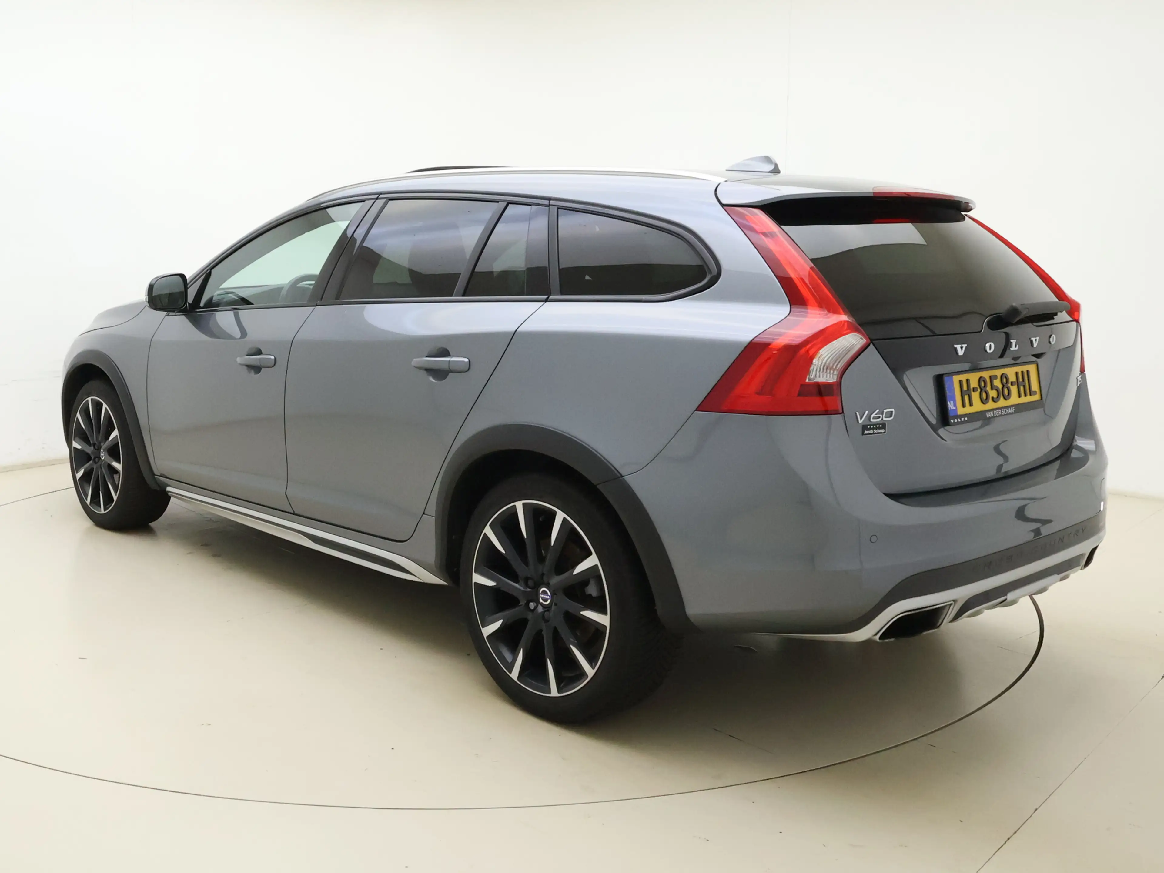 Volvo V60 Cross Country T5 Summum | Trekhaak | Blis | Keyless Entry | Prem — photo 7