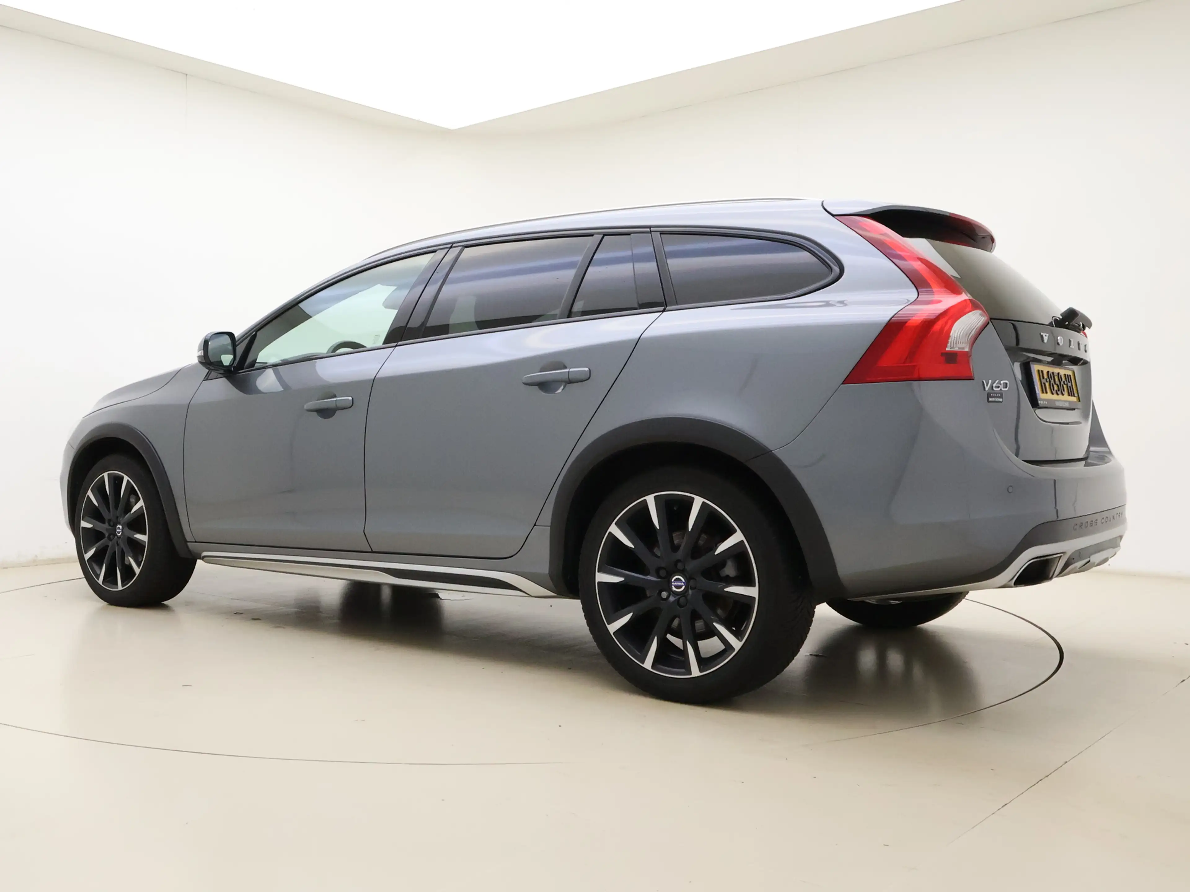 Volvo V60 Cross Country T5 Summum | Trekhaak | Blis | Keyless Entry | Prem — photo 3