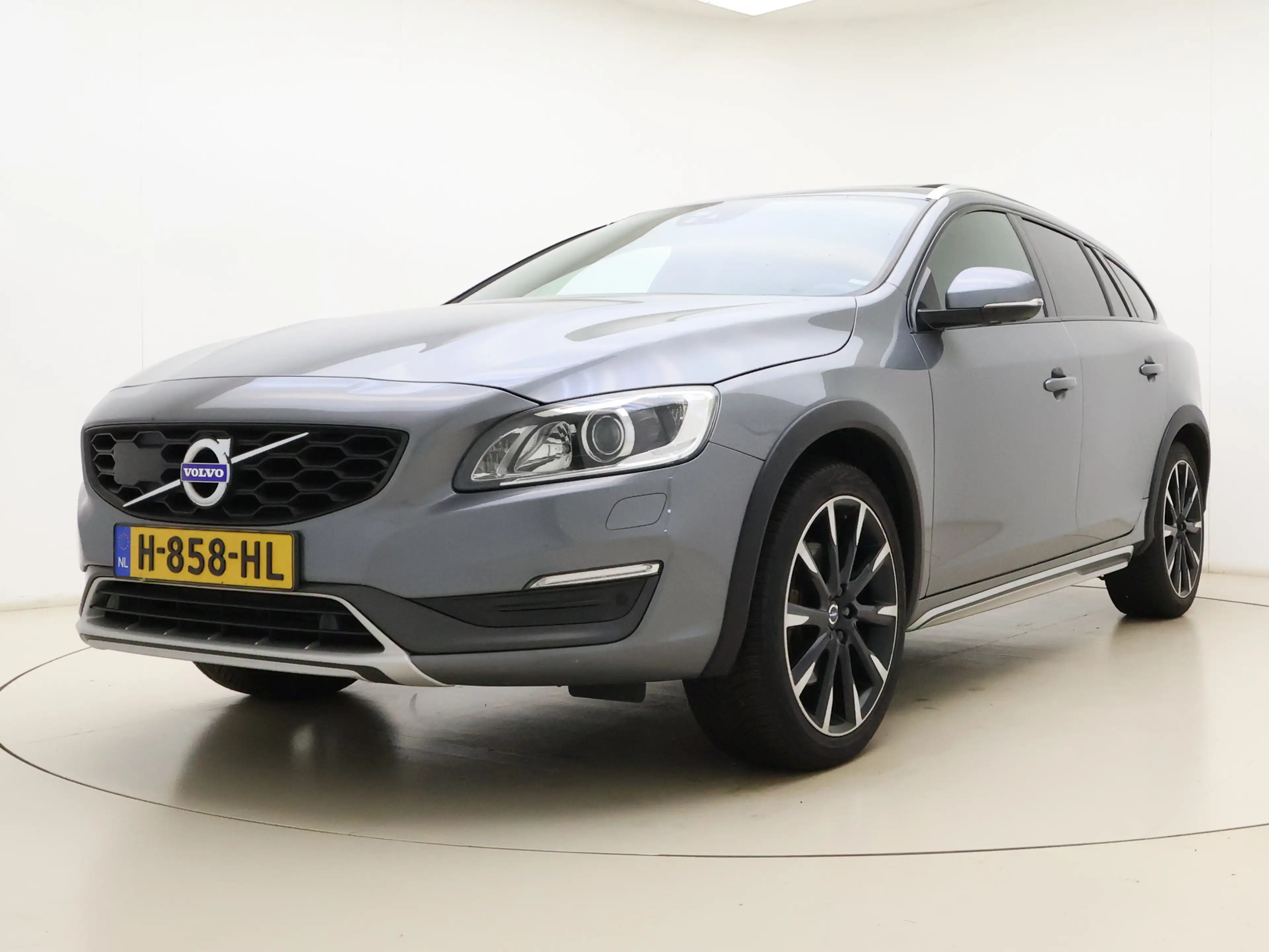 Volvo V60 Cross Country T5 Summum | Trekhaak | Blis | Keyless Entry | Prem — photo 11