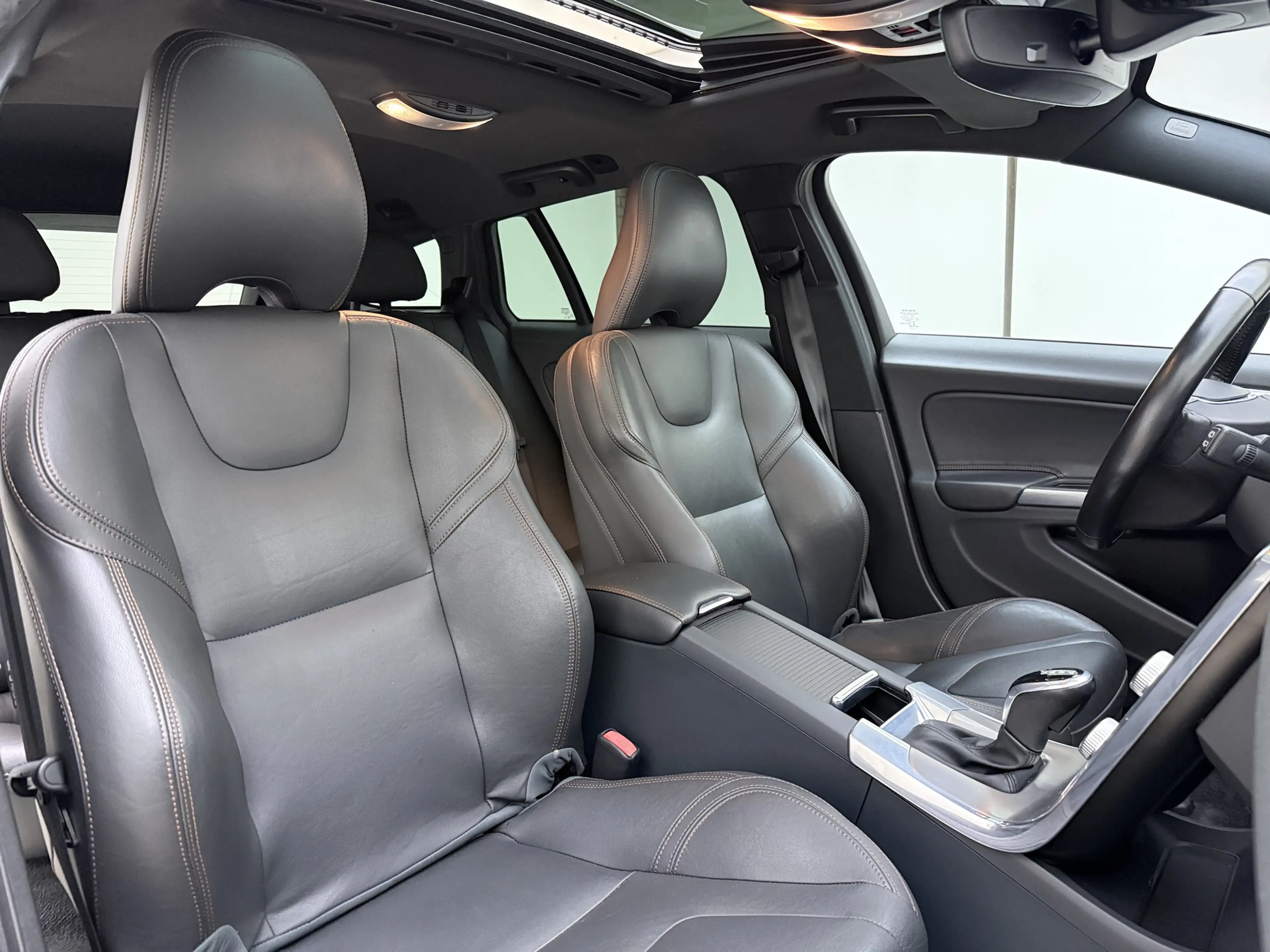 Volvo V60 Cross Country T5 Summum | Trekhaak | Blis | Keyless Entry | Prem — photo 4