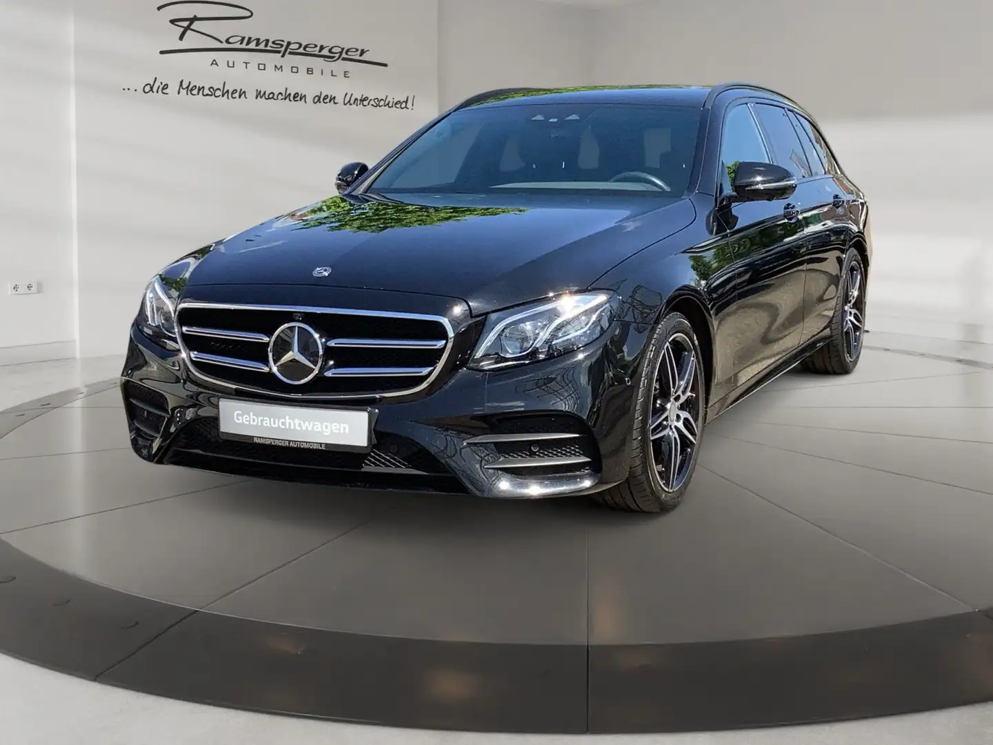 Mercedes-Benz E 220 d Automatik AMG Line Distr. Plus AHK LED K Schwarz - 2