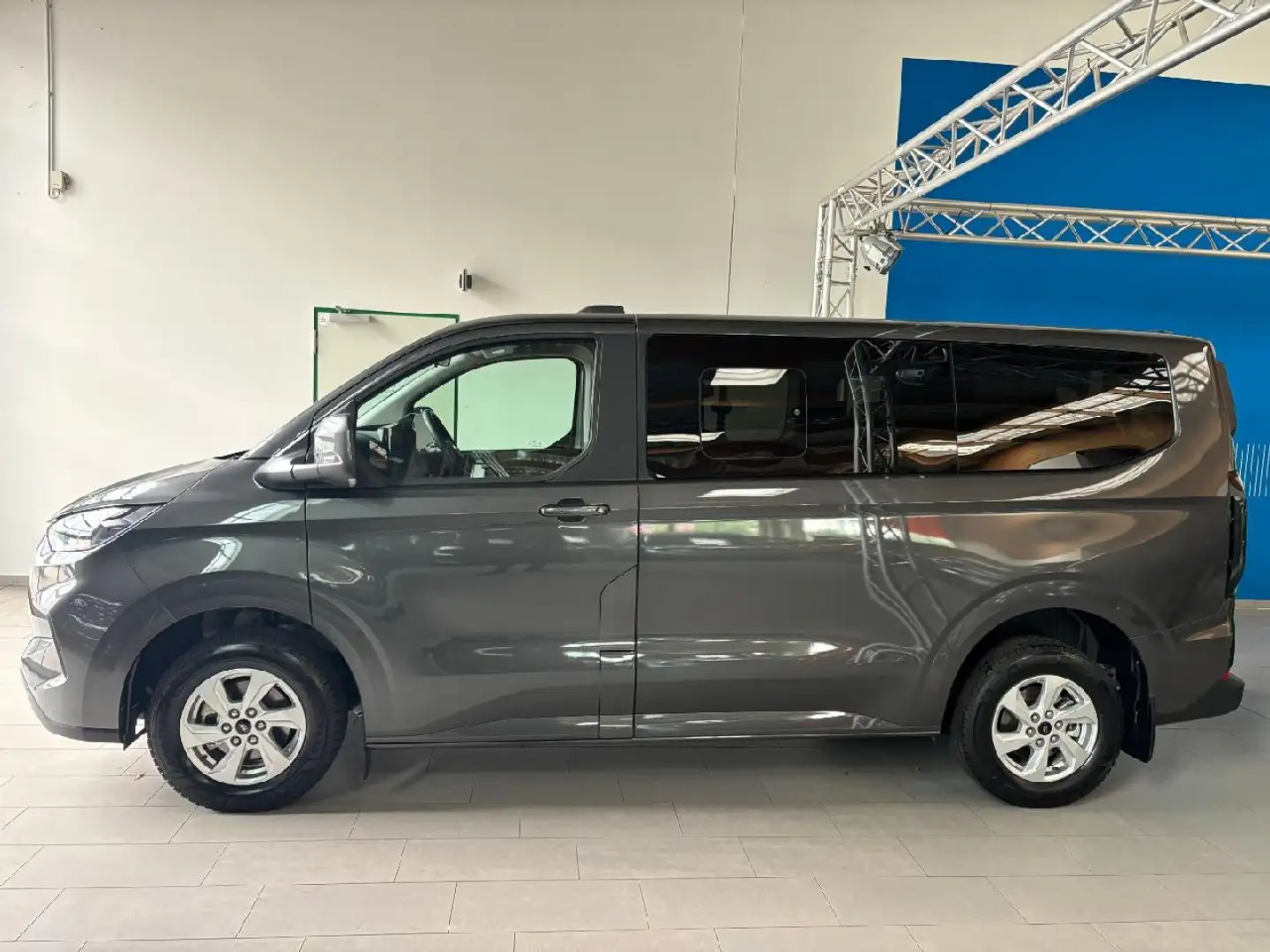 Ford Tourneo Custom 320 L1 Tourneo Trend FWD Grau - 2