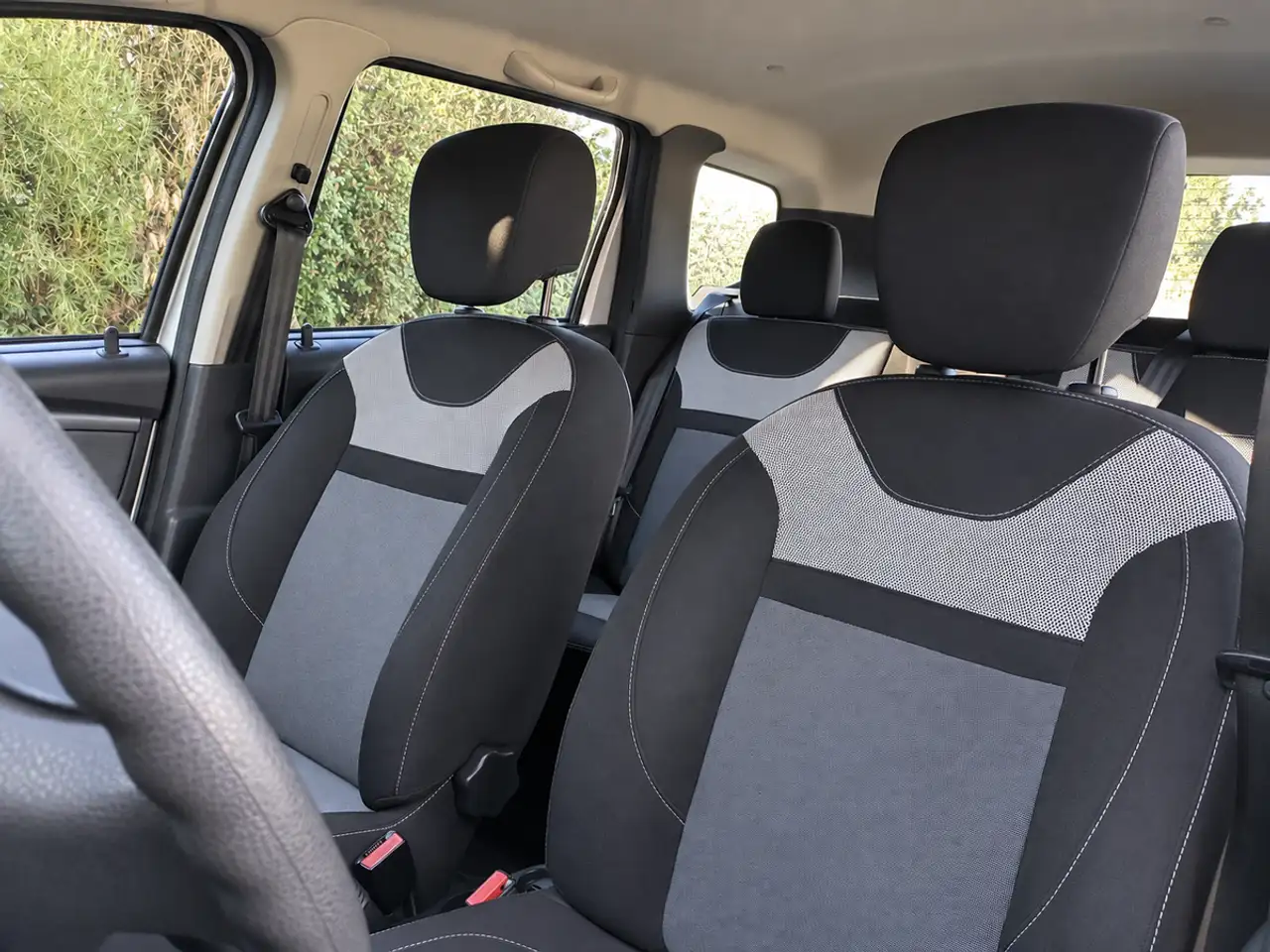 Dacia Duster — photo 11