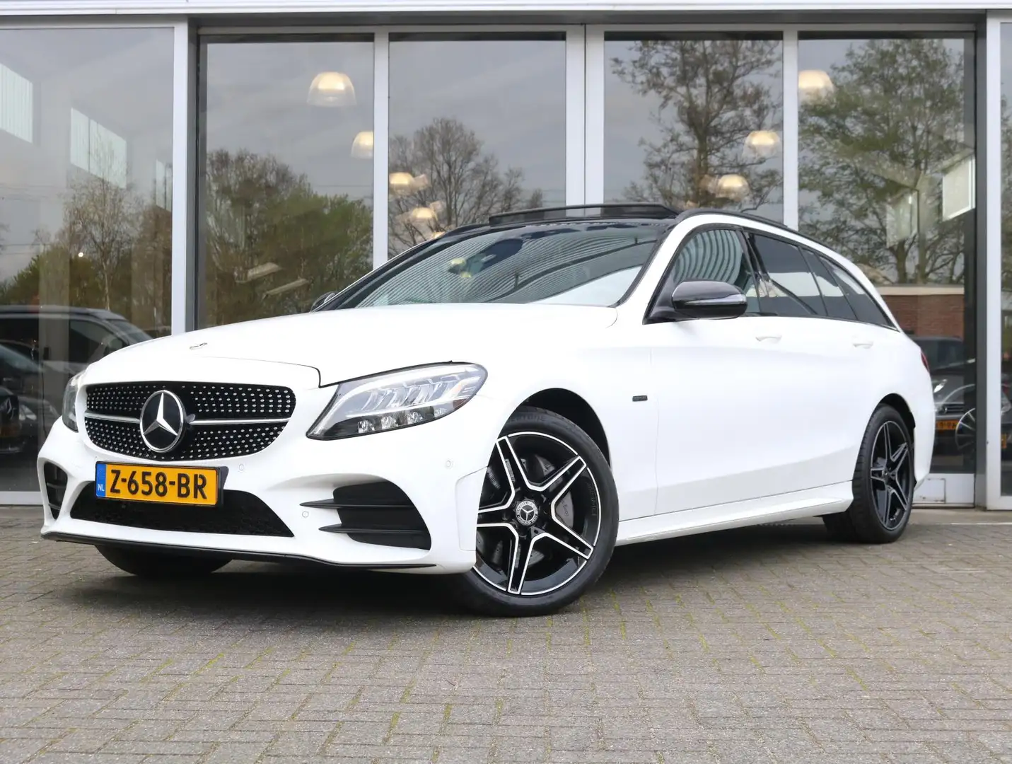 Mercedes-Benz C 300 Estate e Business Solution AMG | Panorama | Apple White - 1