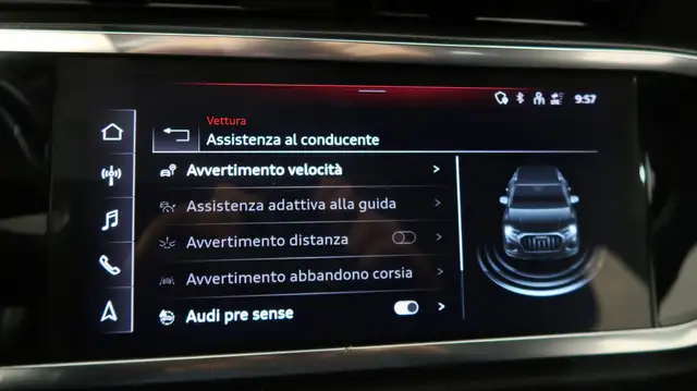 Audi Q3 view 10