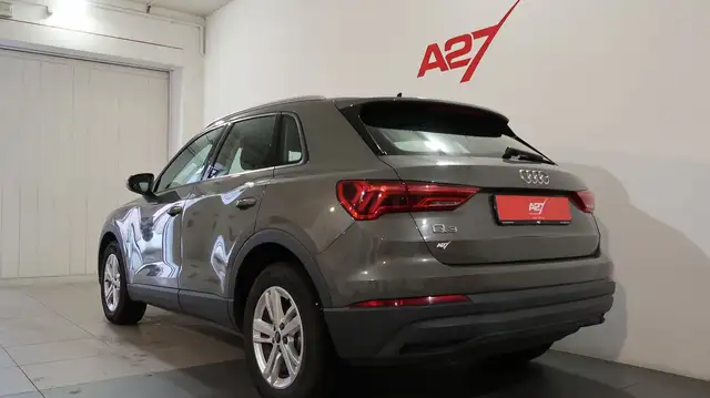 Audi Q3 view 15