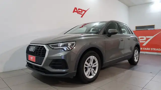 Audi Q3 view 5