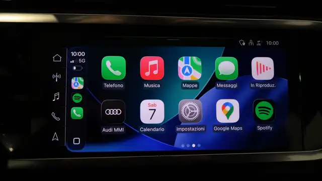 Audi Q3 view 6
