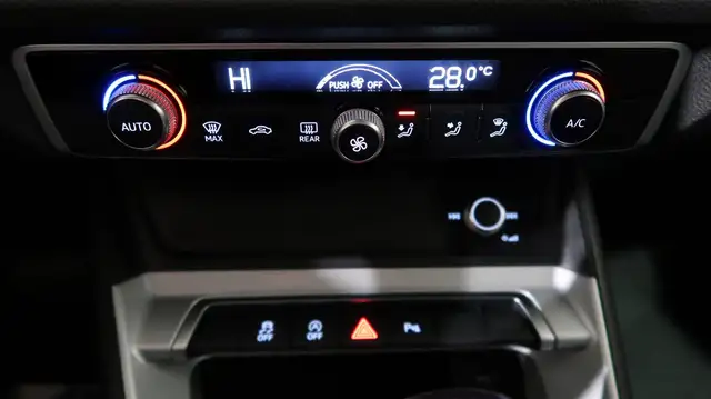 Audi Q3 view 14
