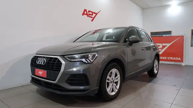 Audi Q3 view 7