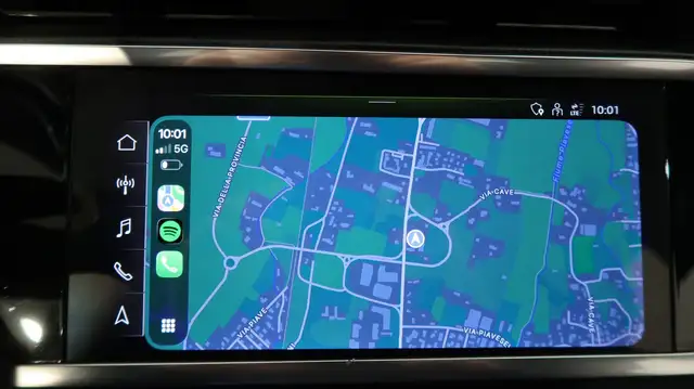 Audi Q3 view 8